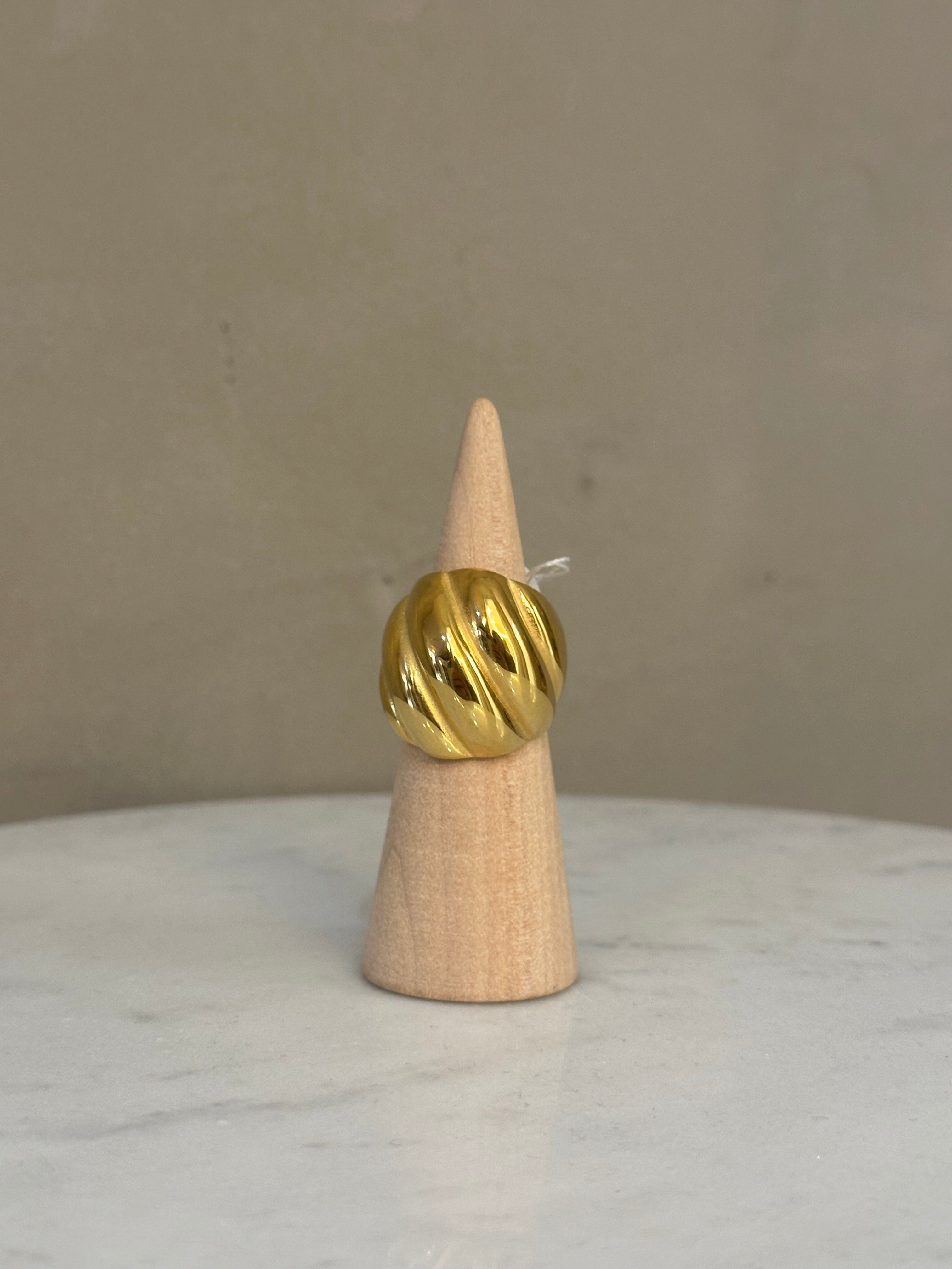 ELEANOR RING