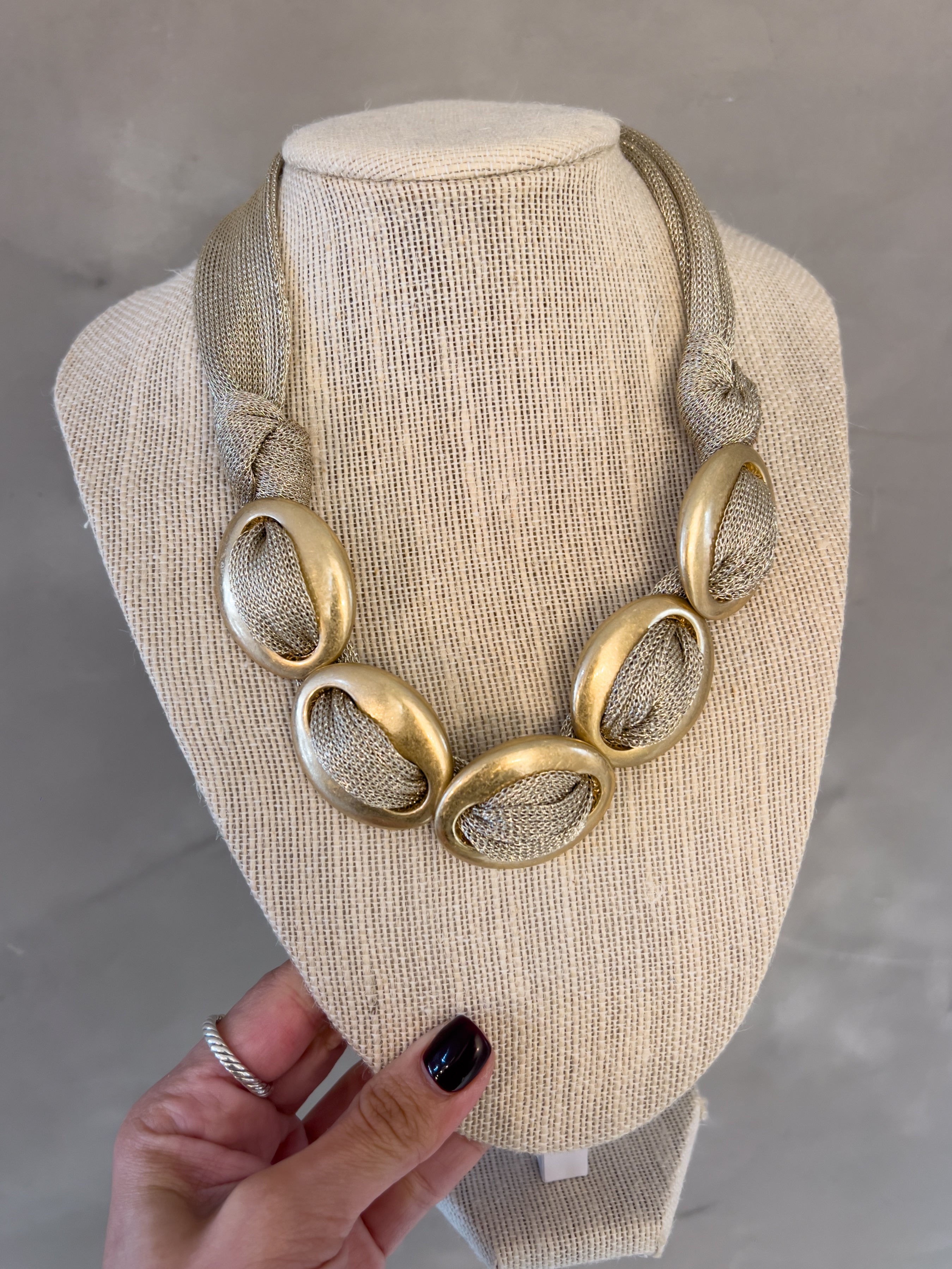 SANDRI NECKLACE IN GOLD