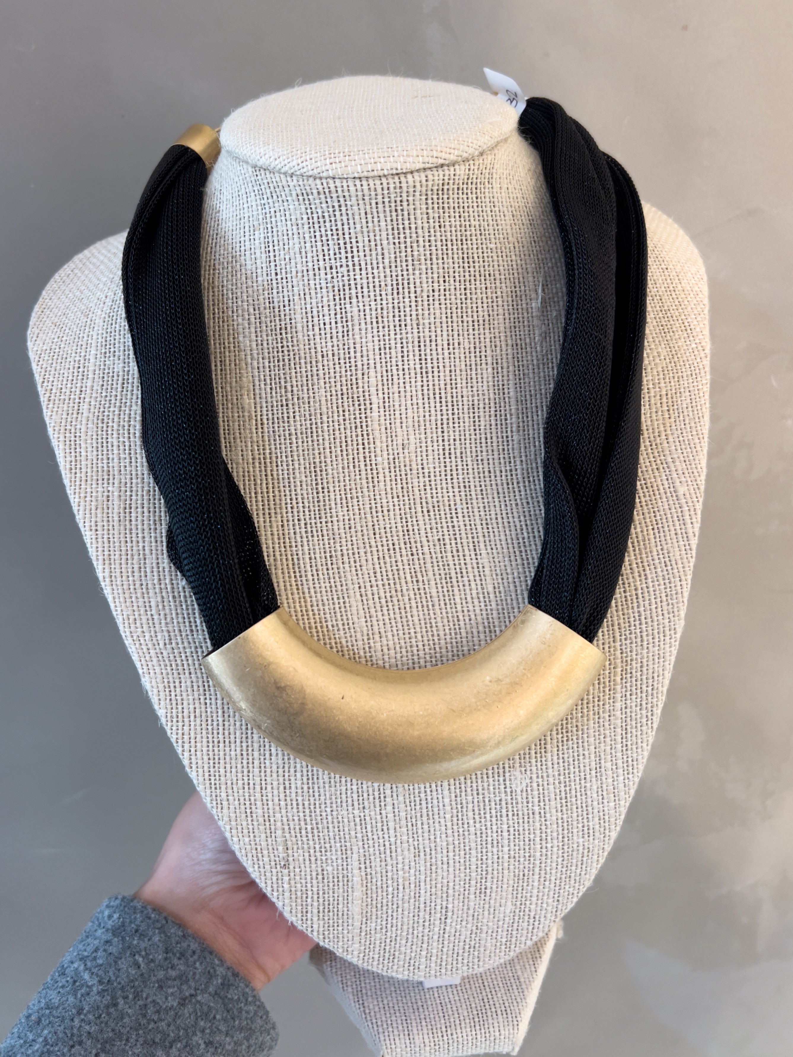 CLEO NECKLACE IN BLACK
