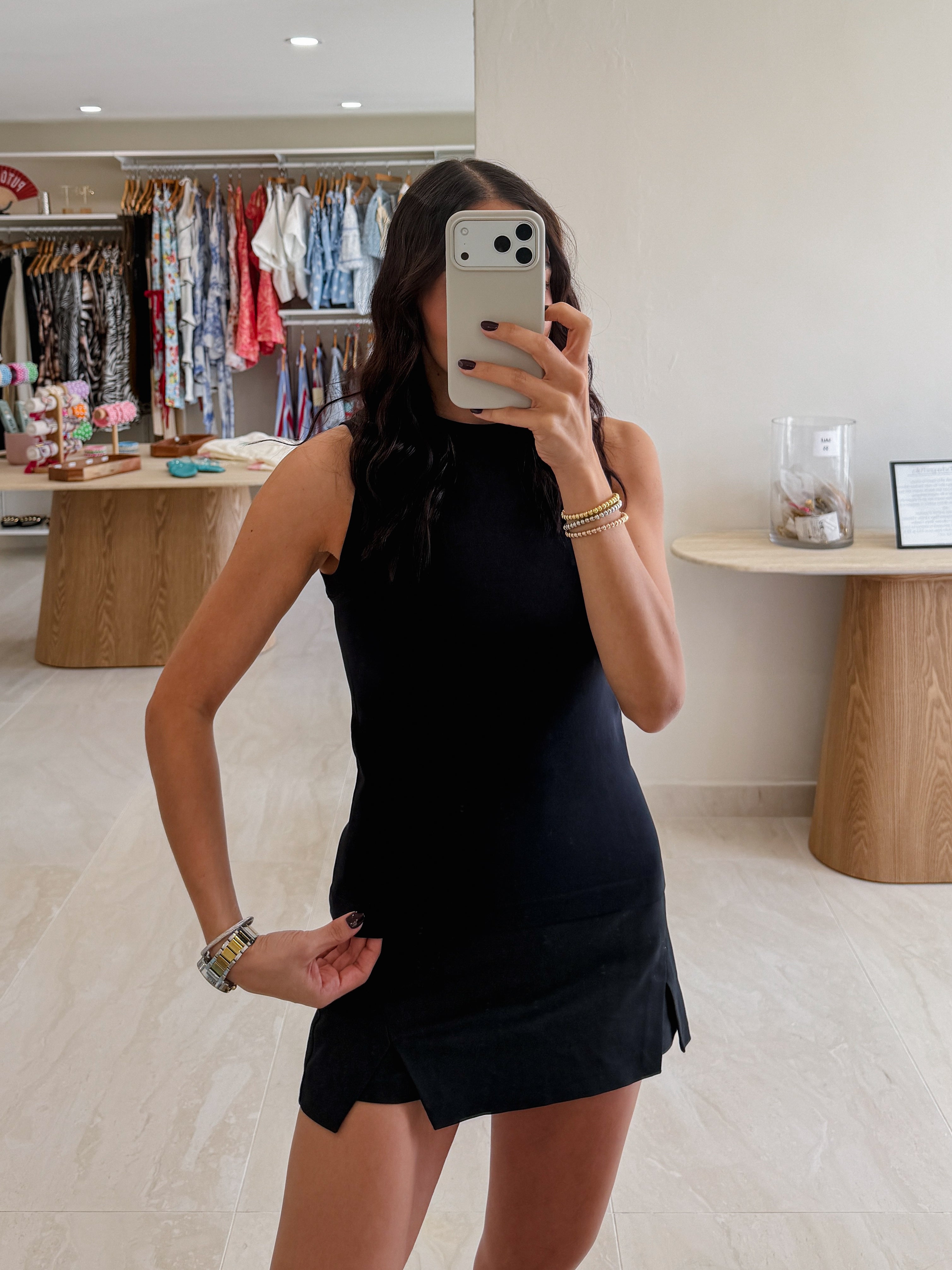 SEAMLESS MUSCLE TANK IN BLACK