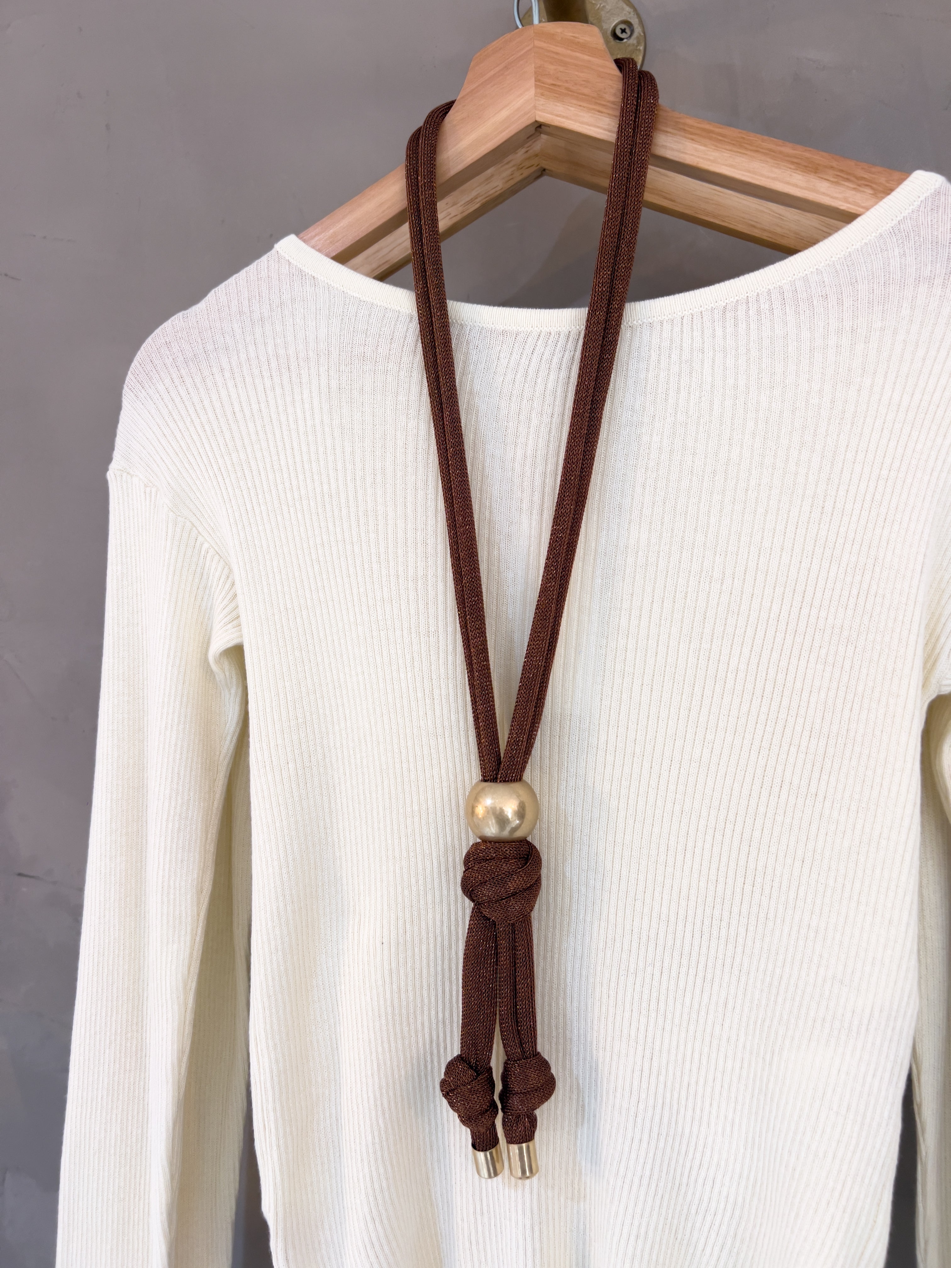 FARAH LONG NECKLACE IN BROWN