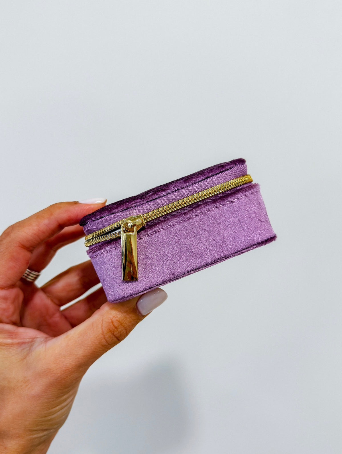 ANAHI VELVET JEWELRY BOX