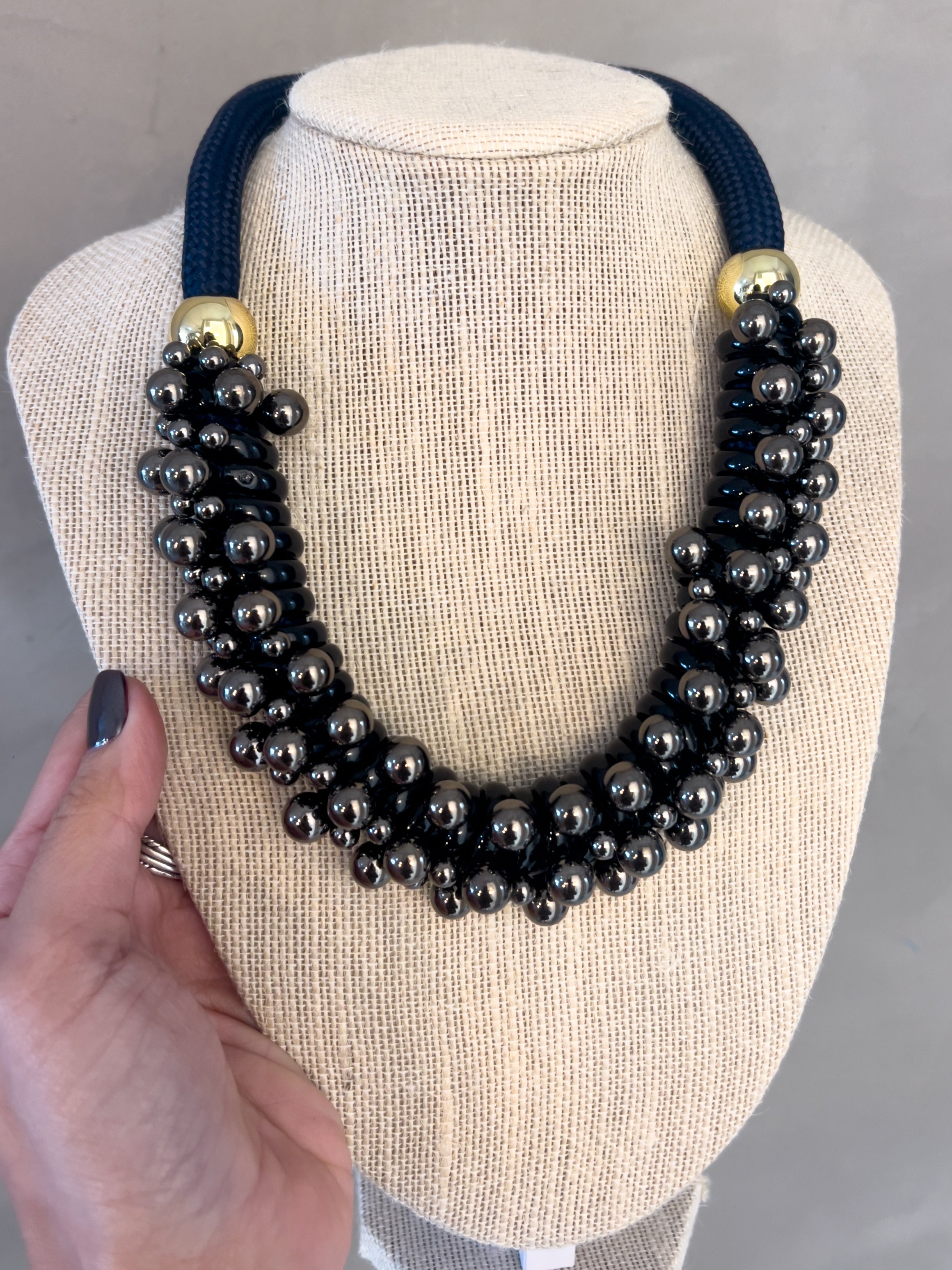MONET BLACK BEADS NECKLACE IN BLUE