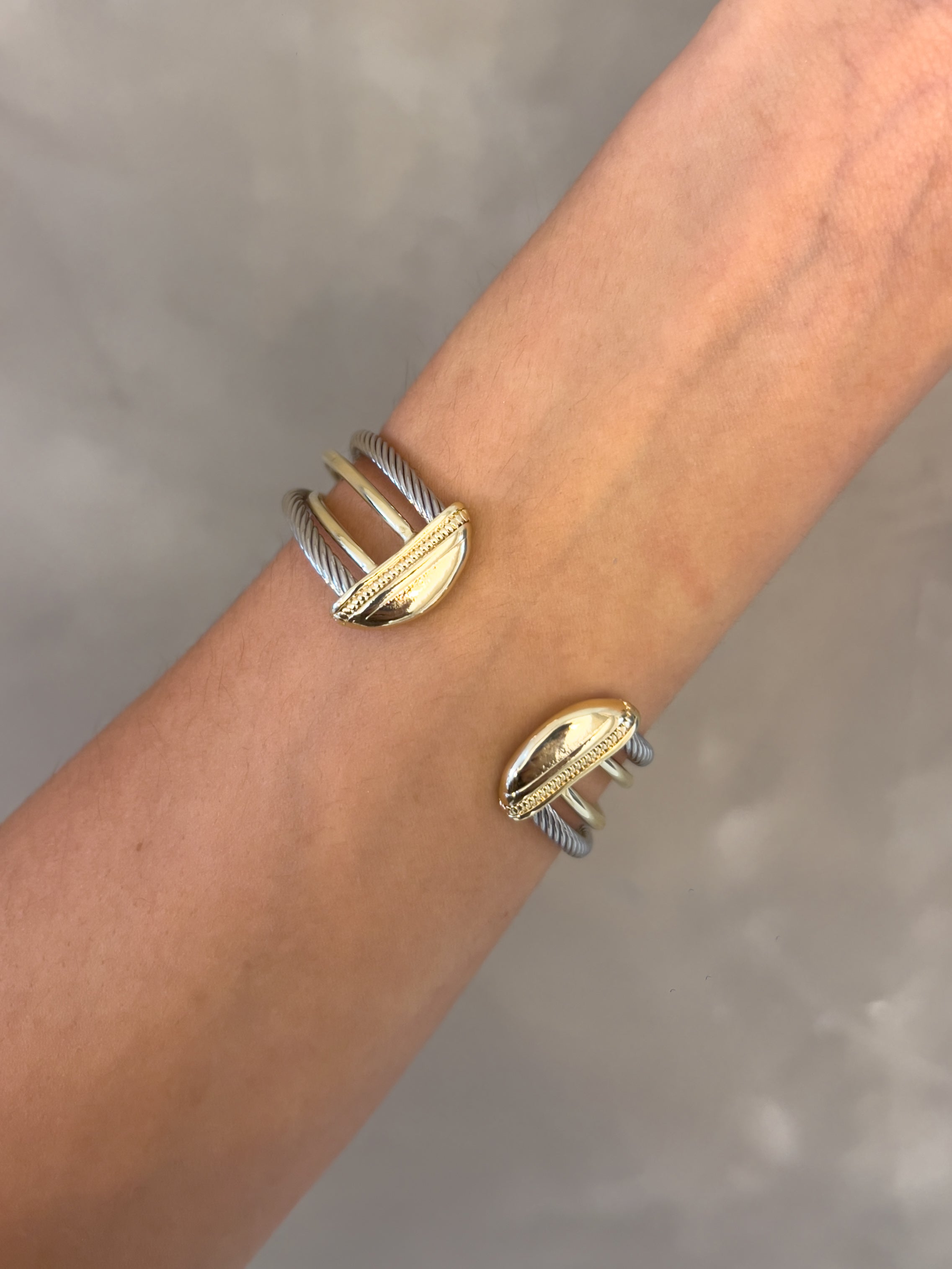 SELE DY INSPO CUFF