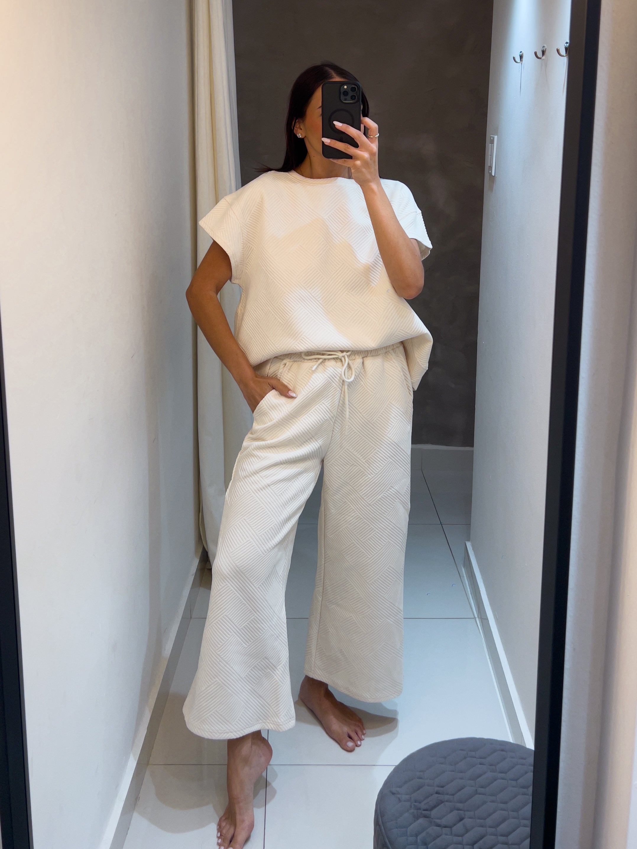 PAOLA CREAM TEXTURED TRAVEL SET