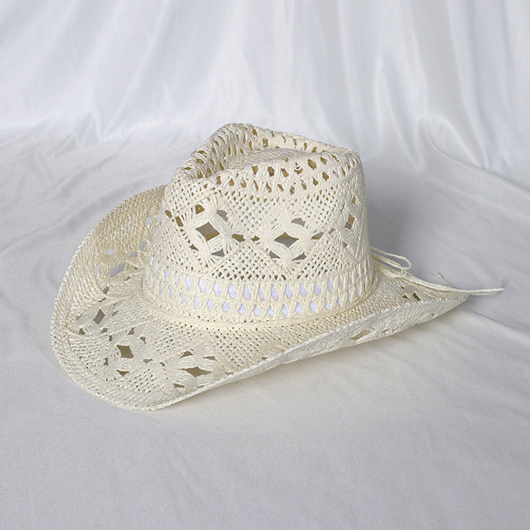 COWGIRL HAT IN MILKY WHITE
