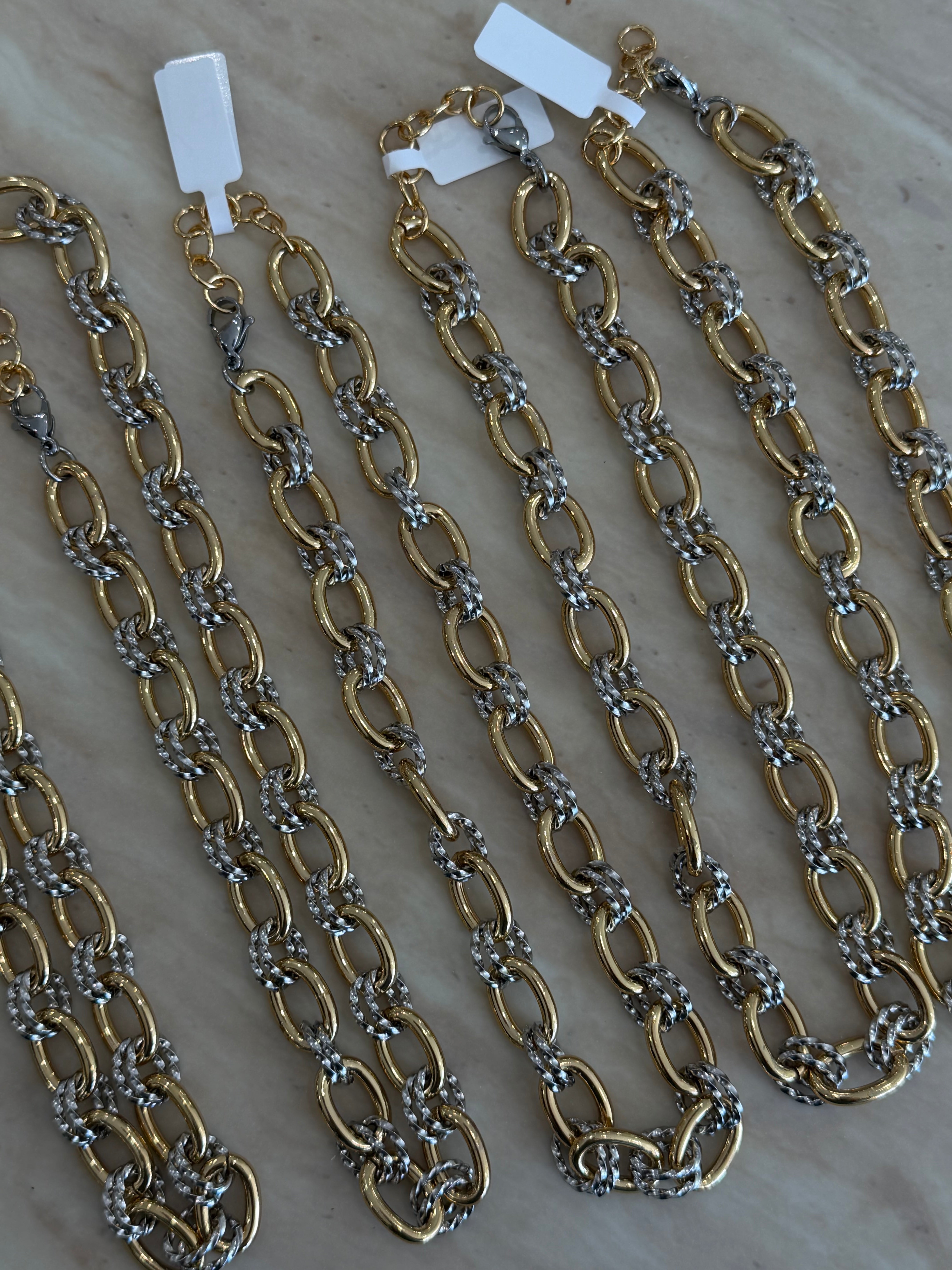 SAMANTHA TWO TONED NECKLACE