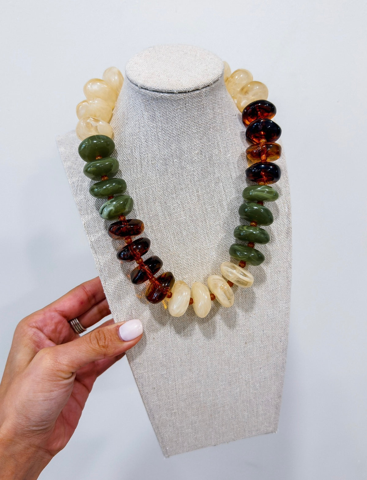TINA OLIVE/TORT/IVORY CHUNKY NECKLACE