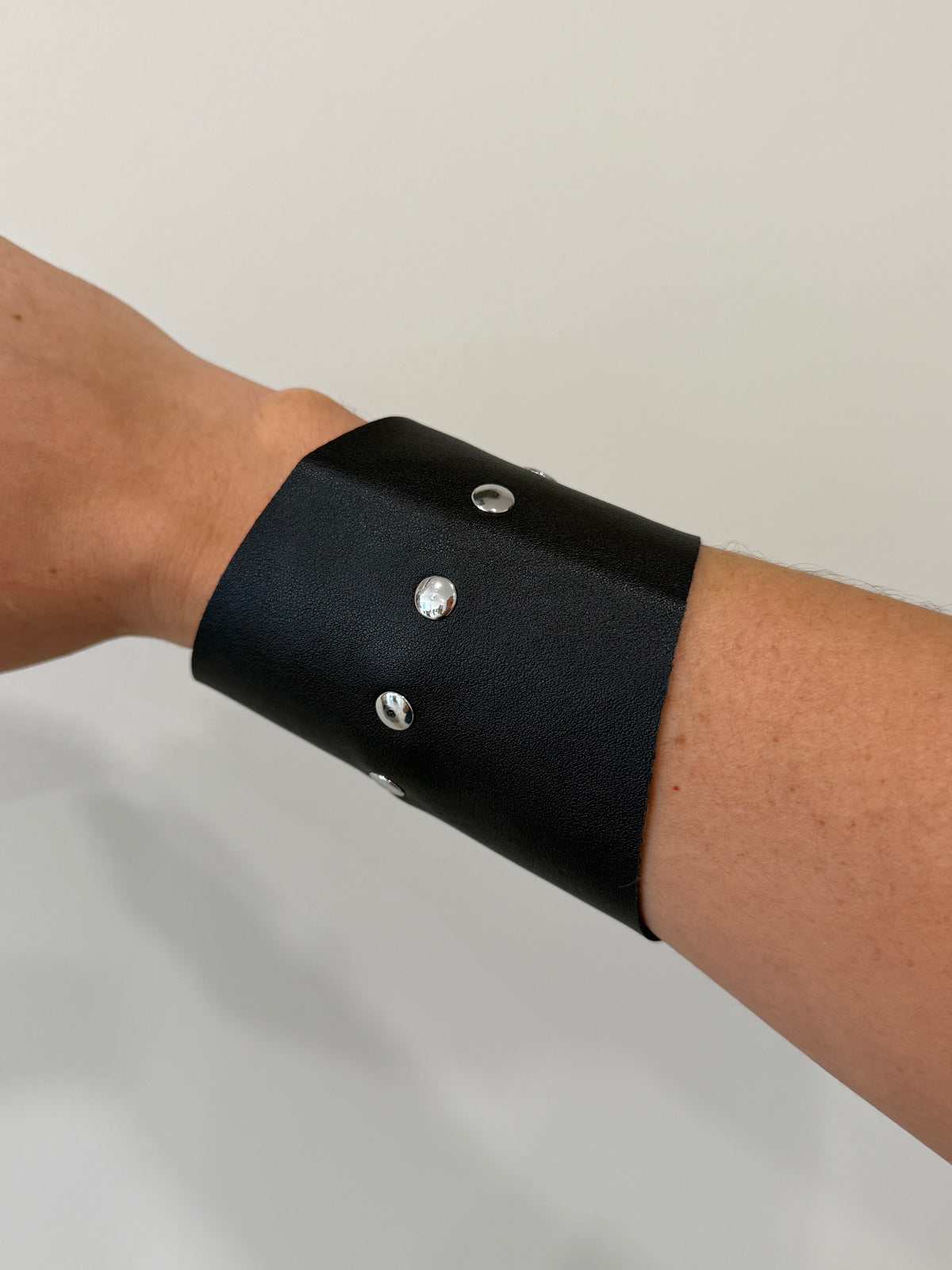 ASTRA PLEATHER BRACELETS