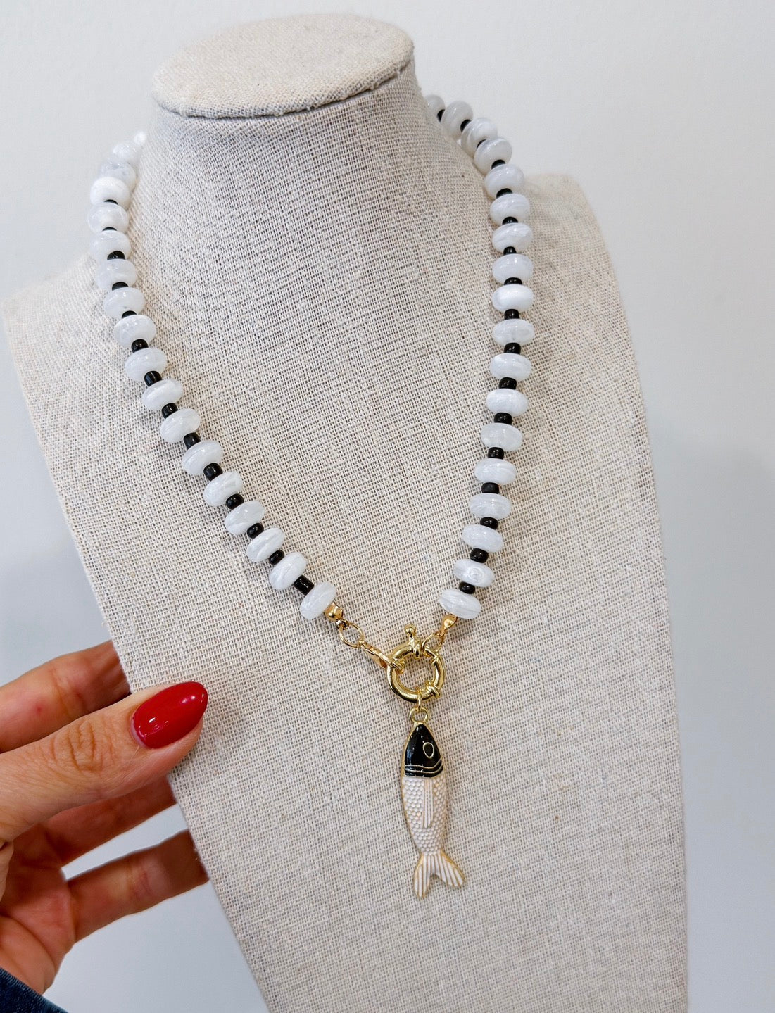 KAILANI WHITE/BLACK NECKLACE