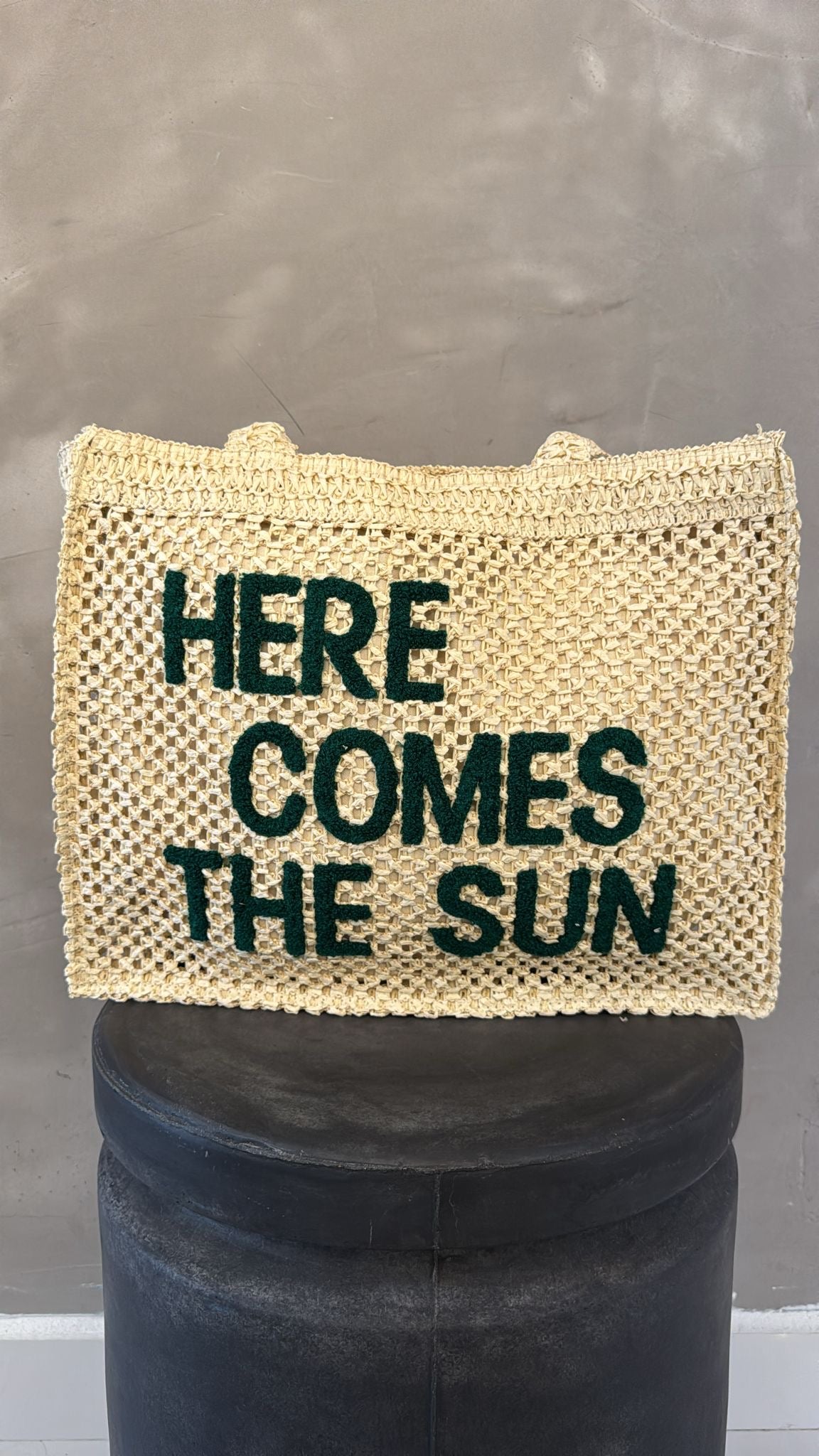 HERE COMES THE SUN STRAW TOTE BAG IN IVORY