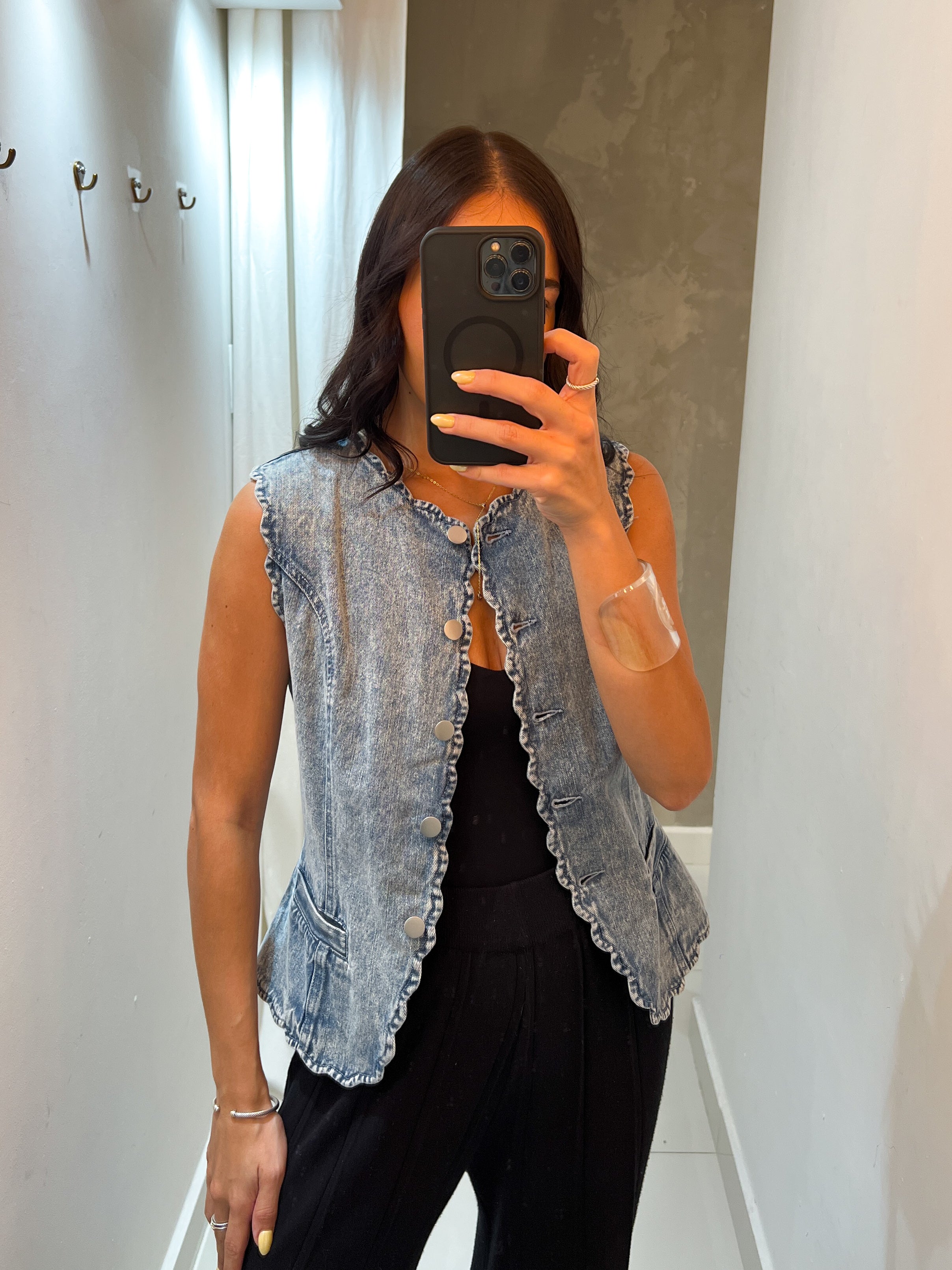 ISSADORA SCALLOP EDGES WASHED DENIM TOP