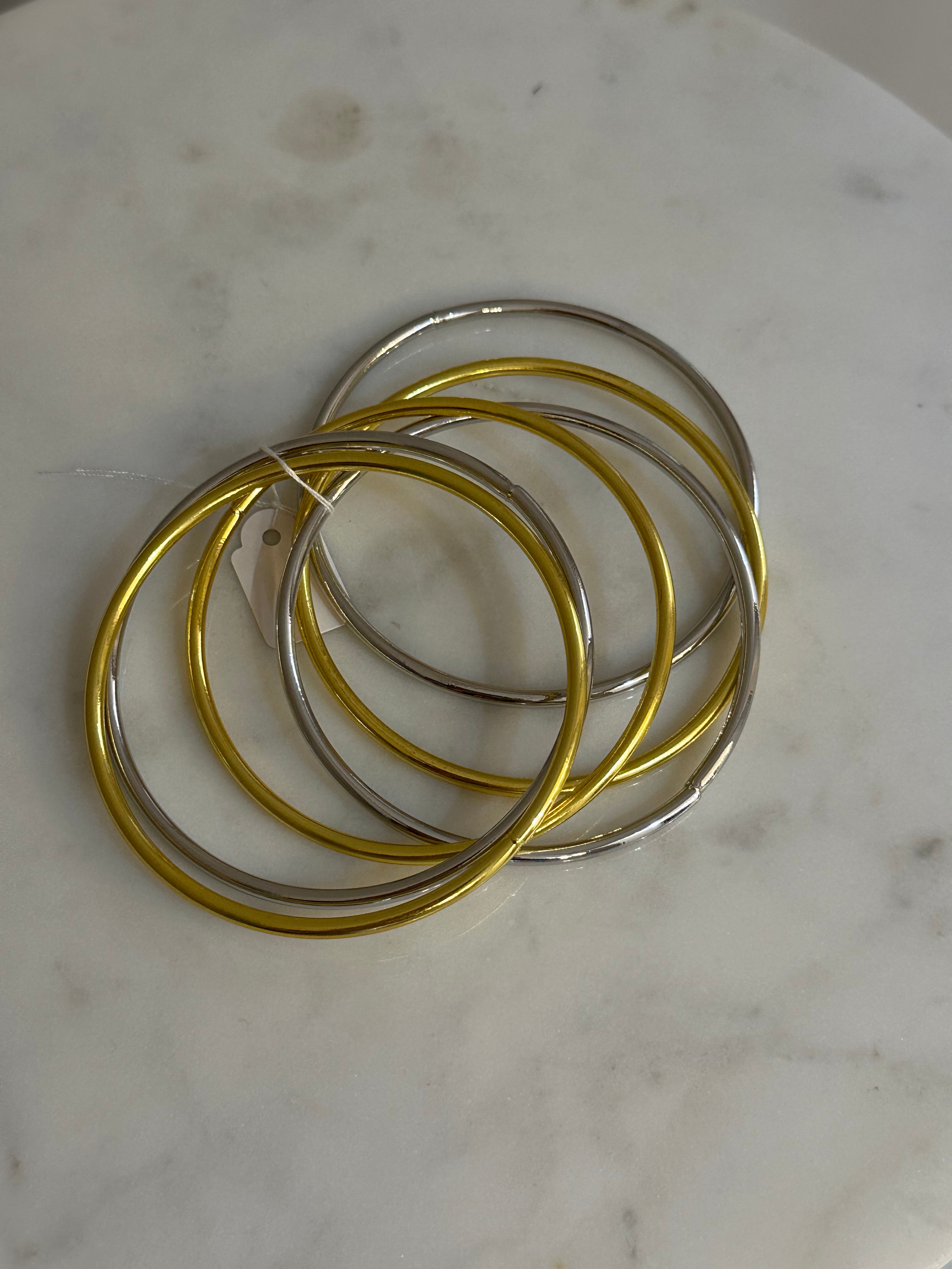 EMILI BANGLES