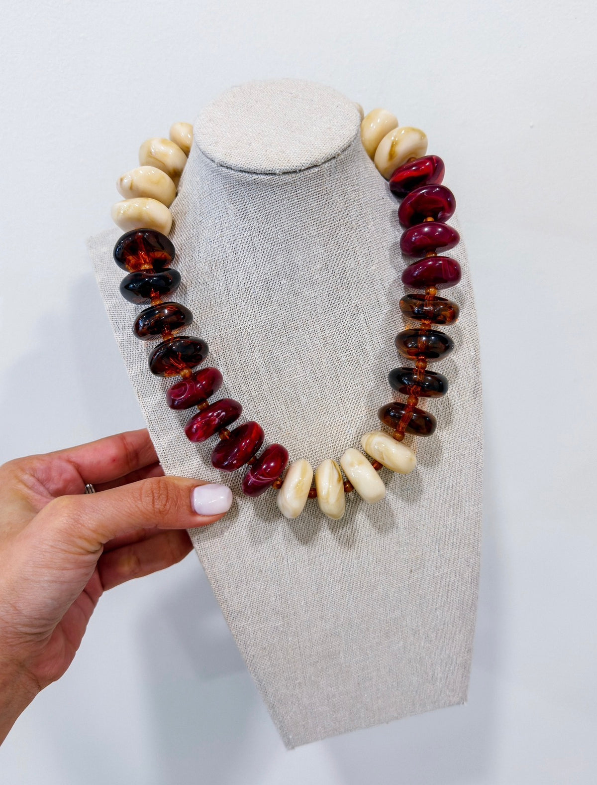 TINA IVORY/TORT/RED CHUNKY NECKLACE