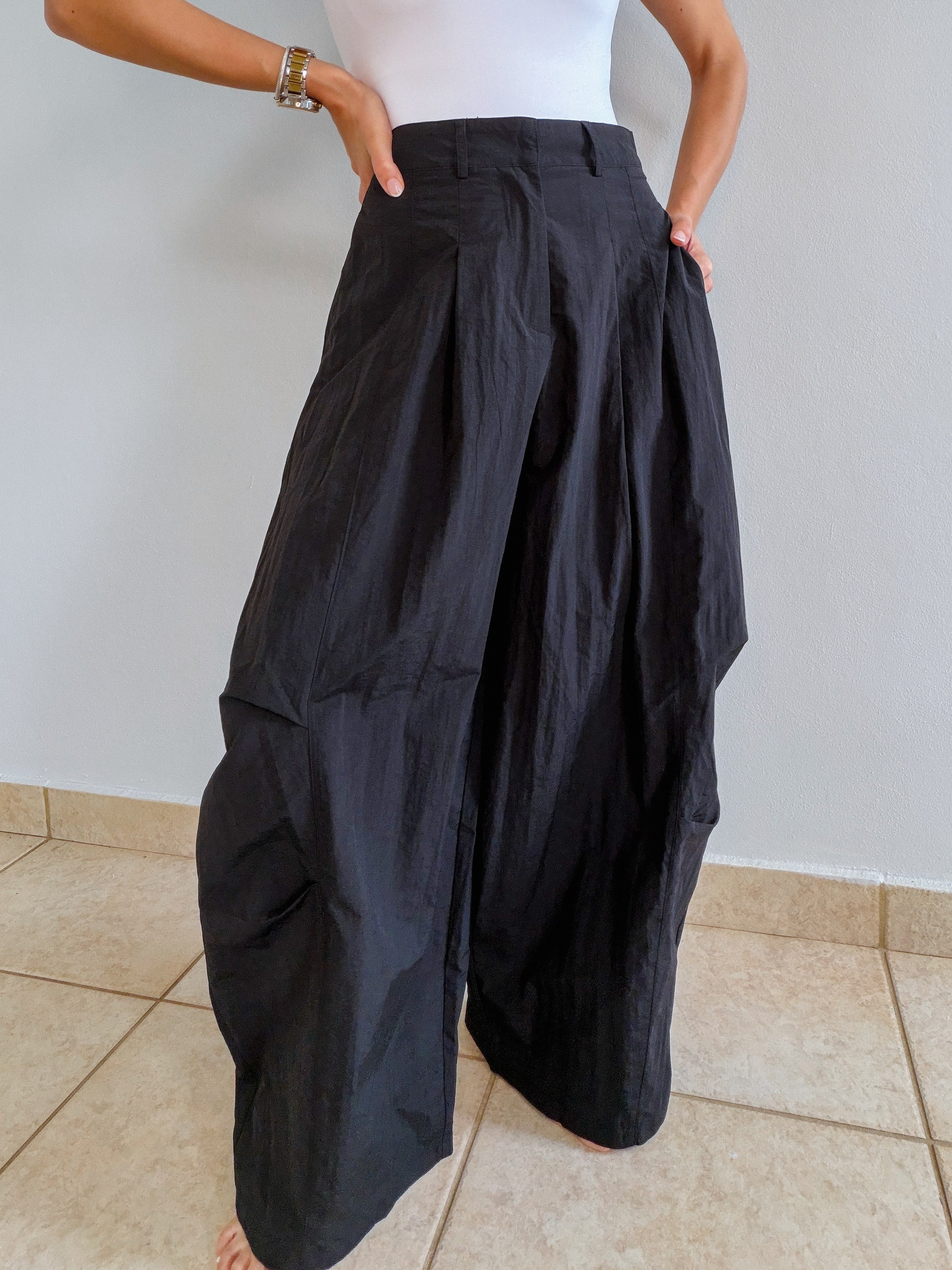 IRINA CARGO BARREL PANTS IN BLACK