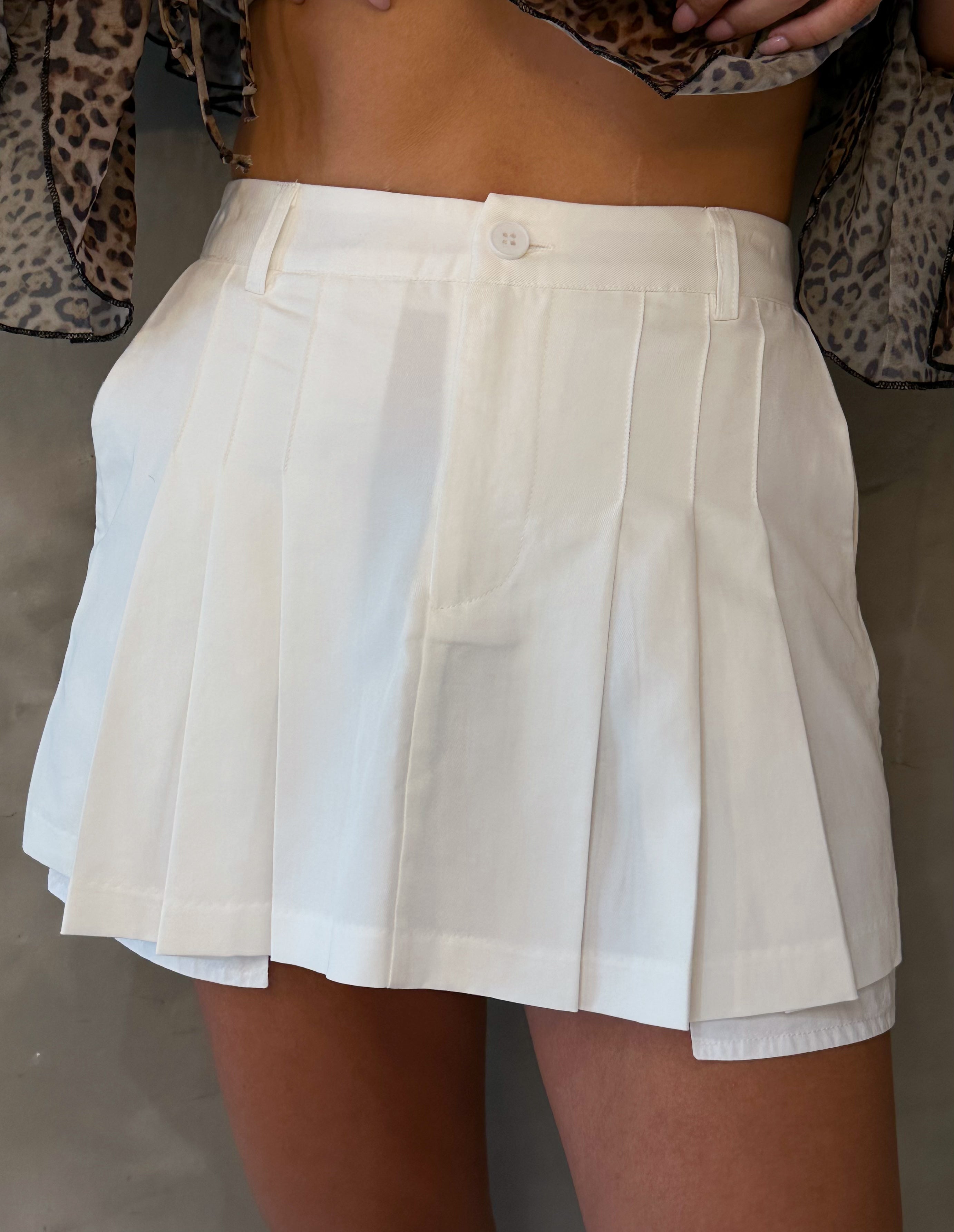 KY PLEATED WHITE SKIRT