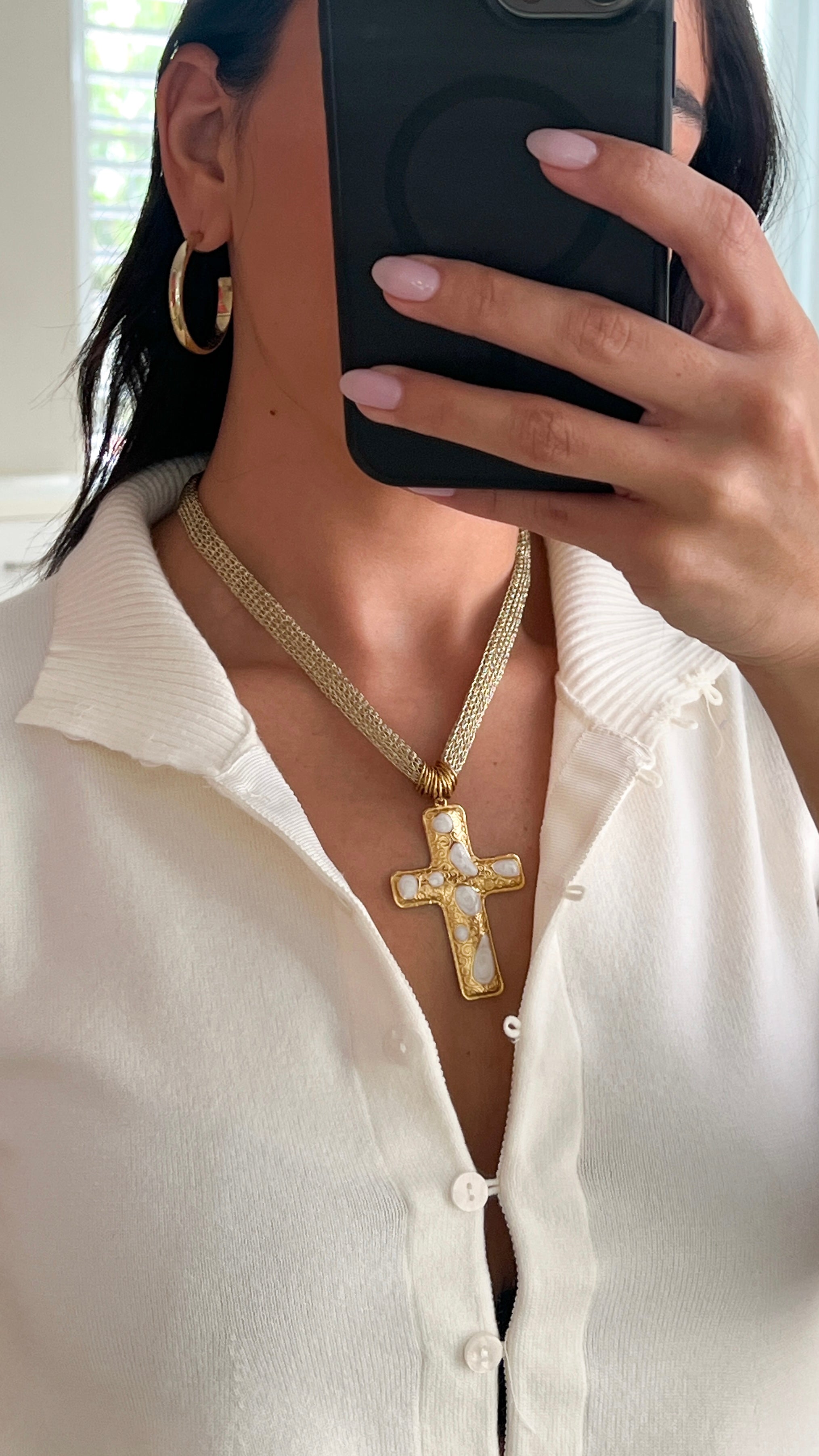 DANIELLA CROSS NECKLACE