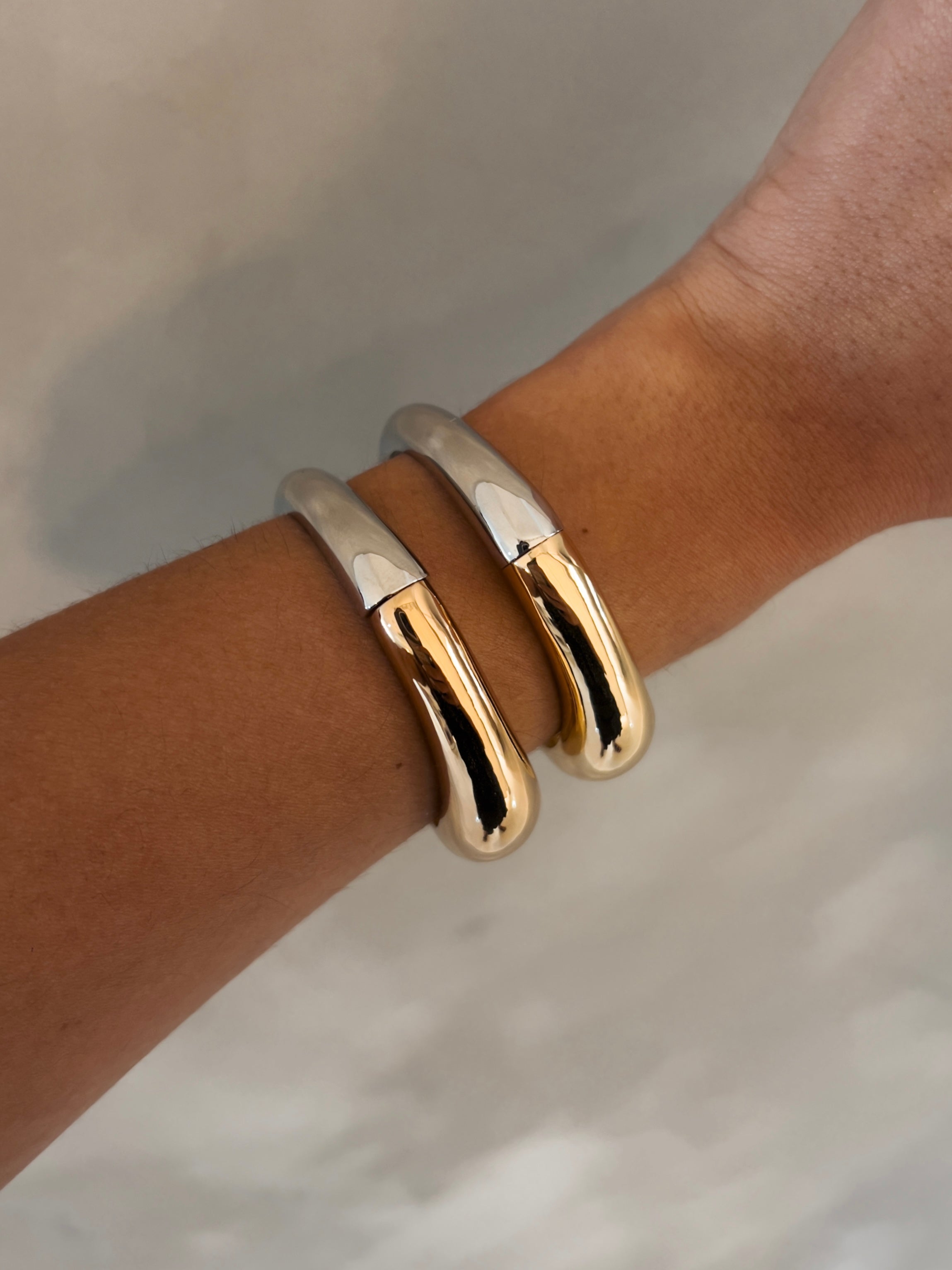 SASHA BANGLE IN SILVER/GOLD