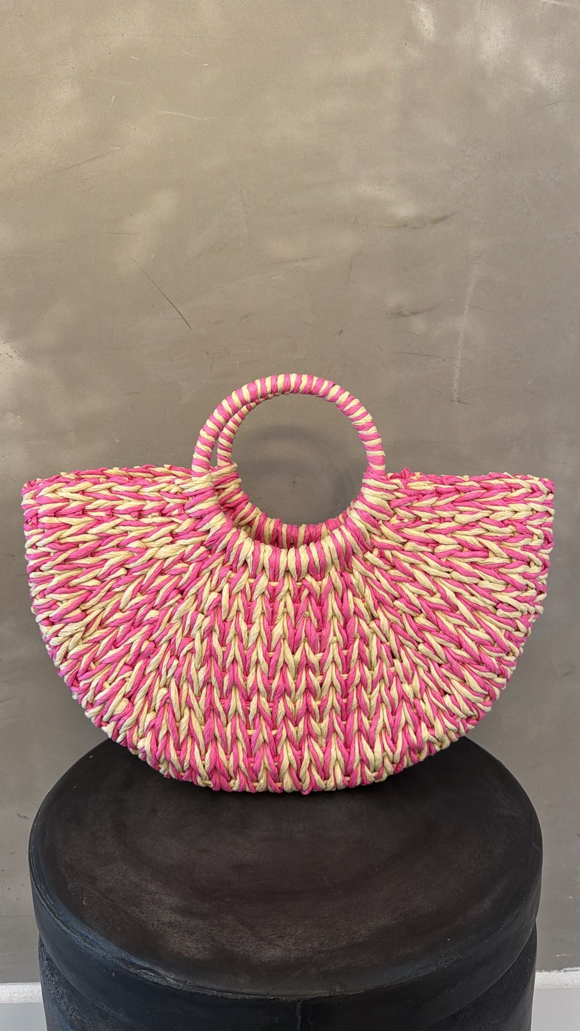 SANDRA WEAVE ROUND STRAW BAG