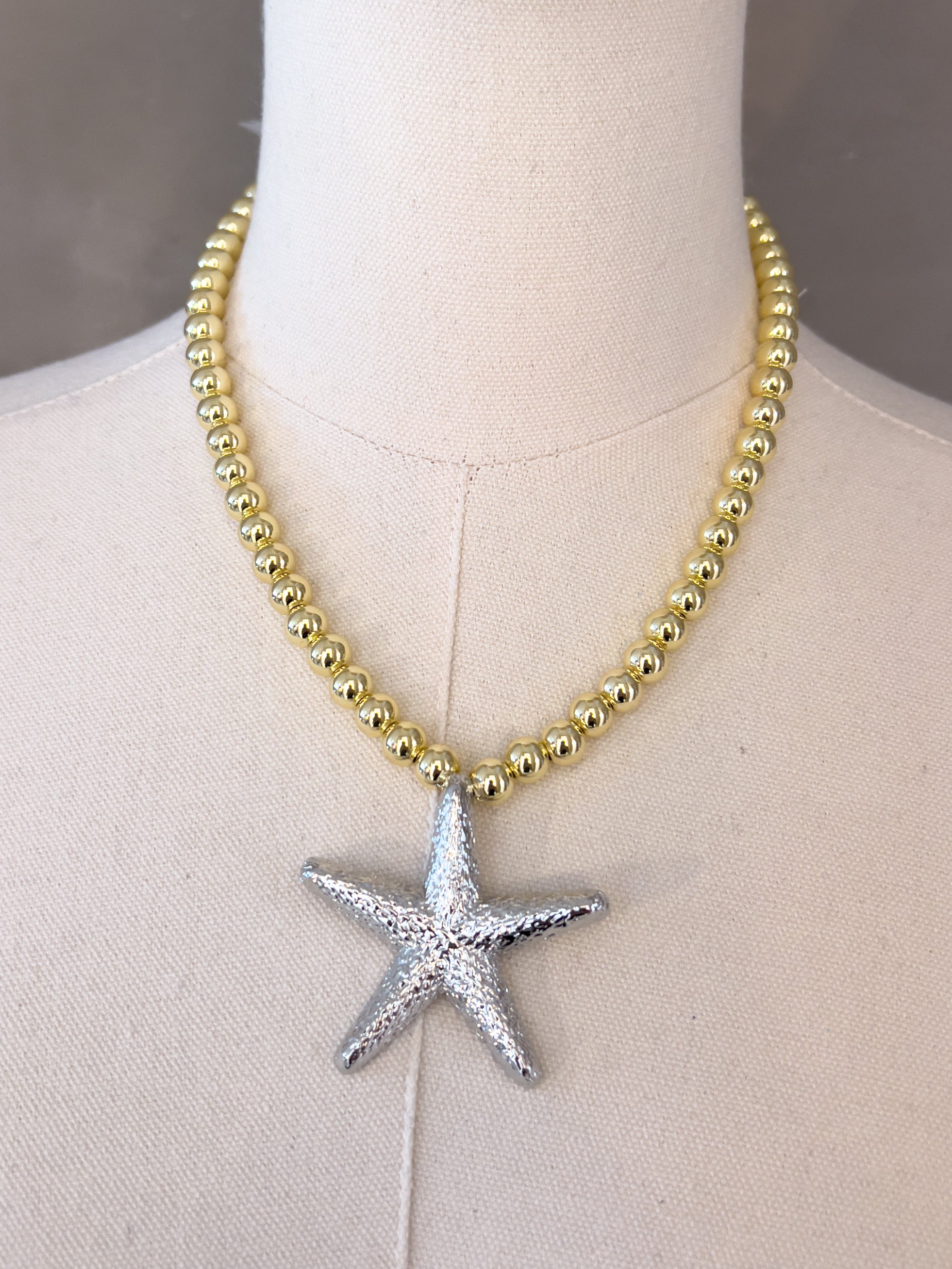 ARI NECKLACE