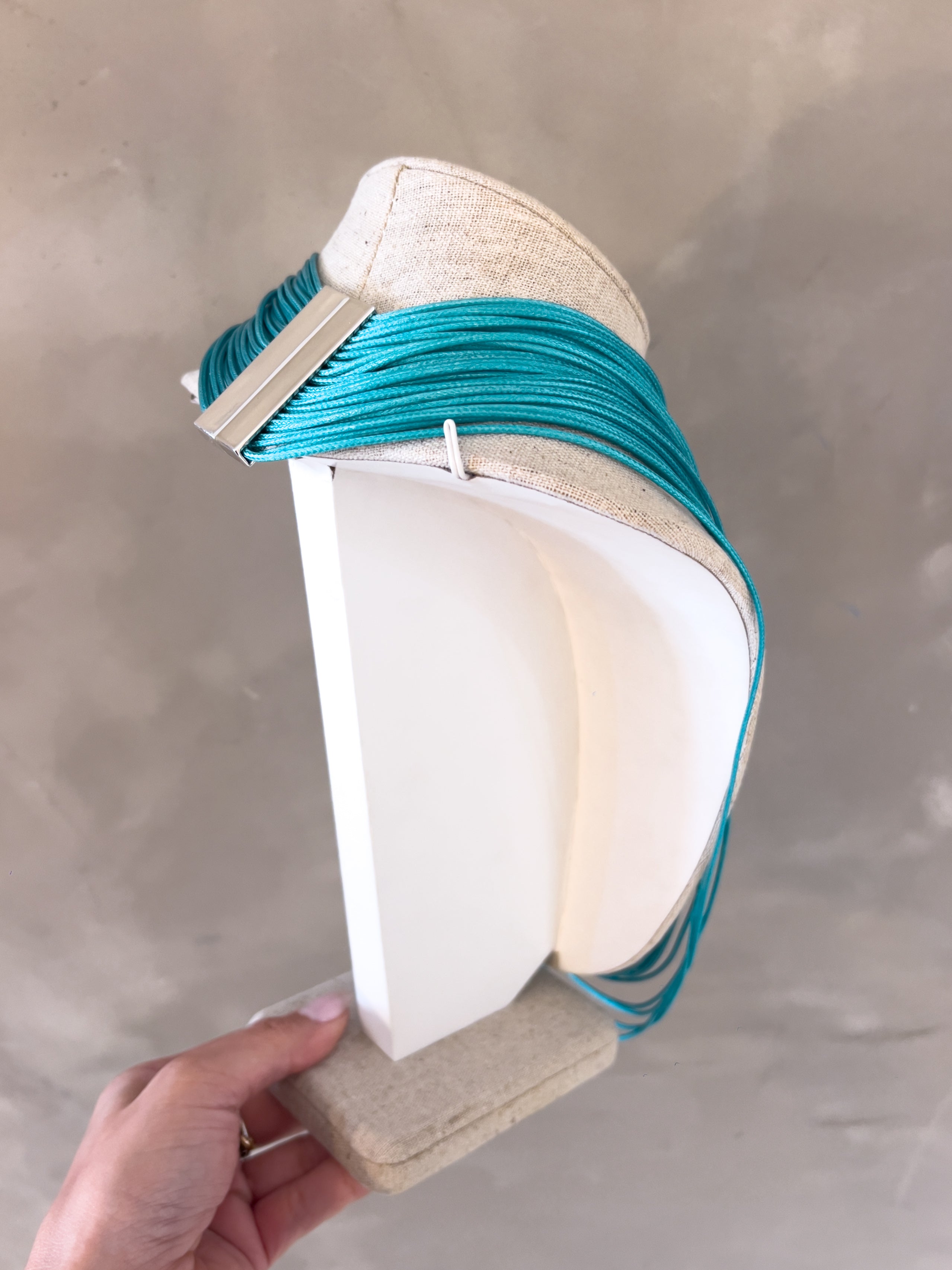 ANAHI STRING NECKLACE IN SKY BLUE