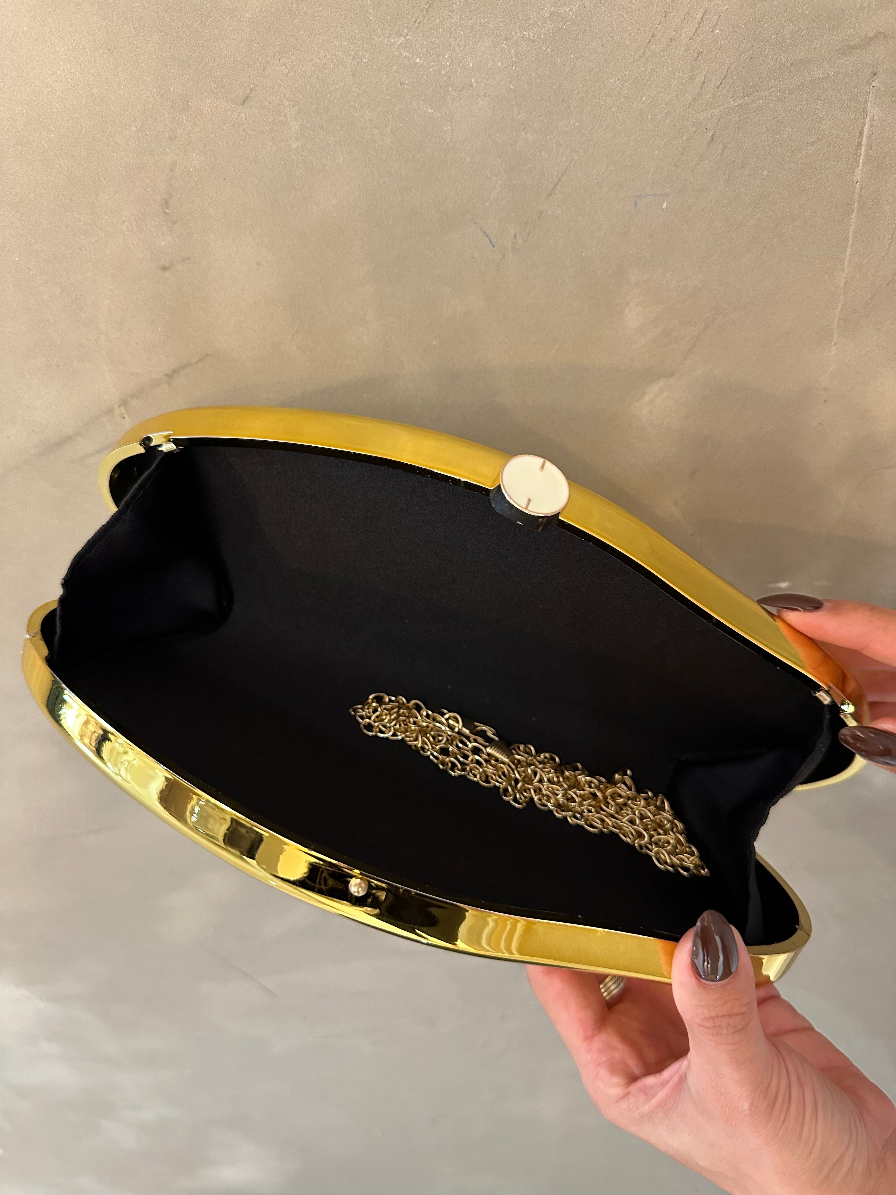 LARISA GOLD CLUTCH