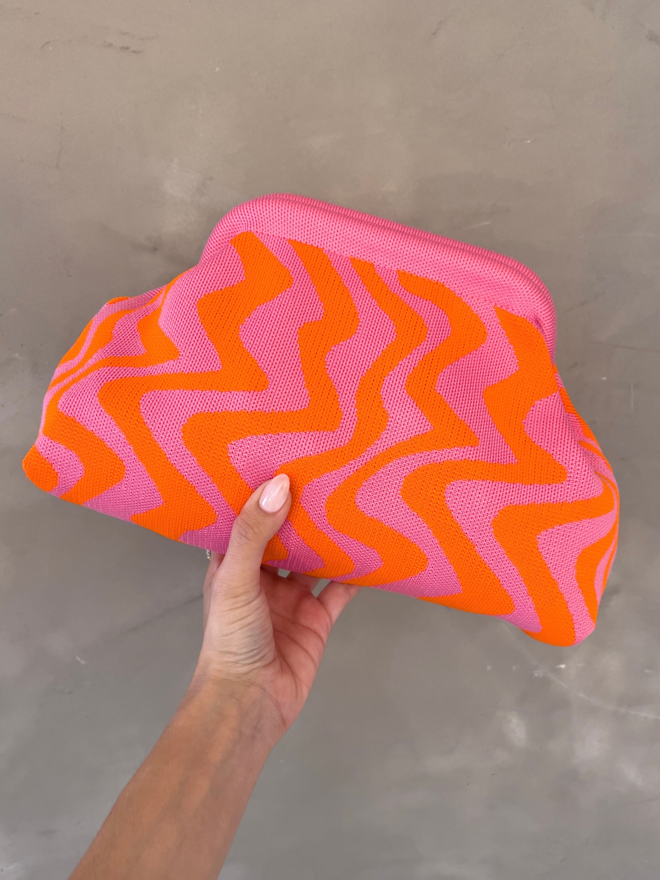 CAMILE ZIG ZAG POUCH IN ORANGE/PINK