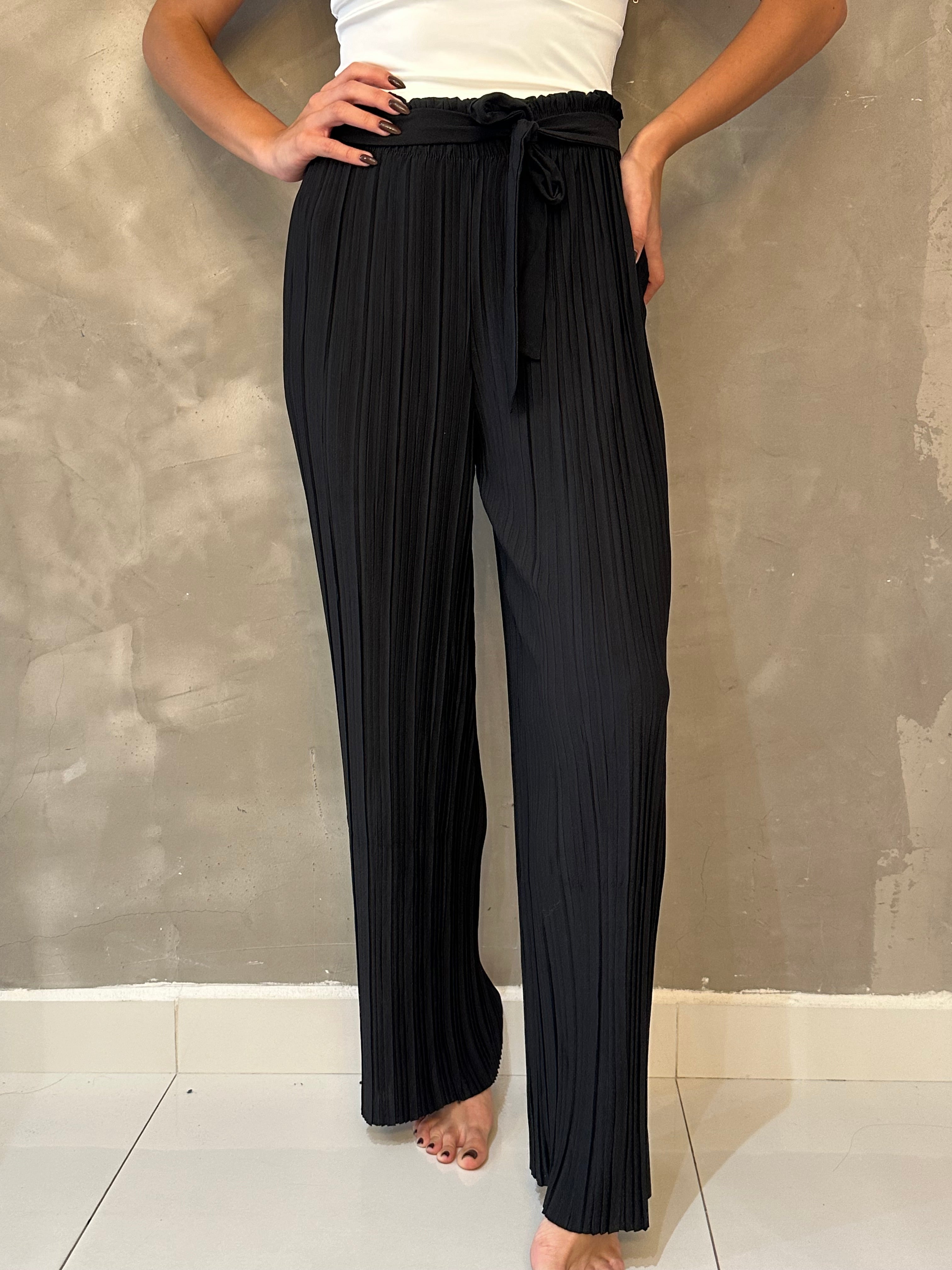 LUCIA BLACK PLEATED PANT