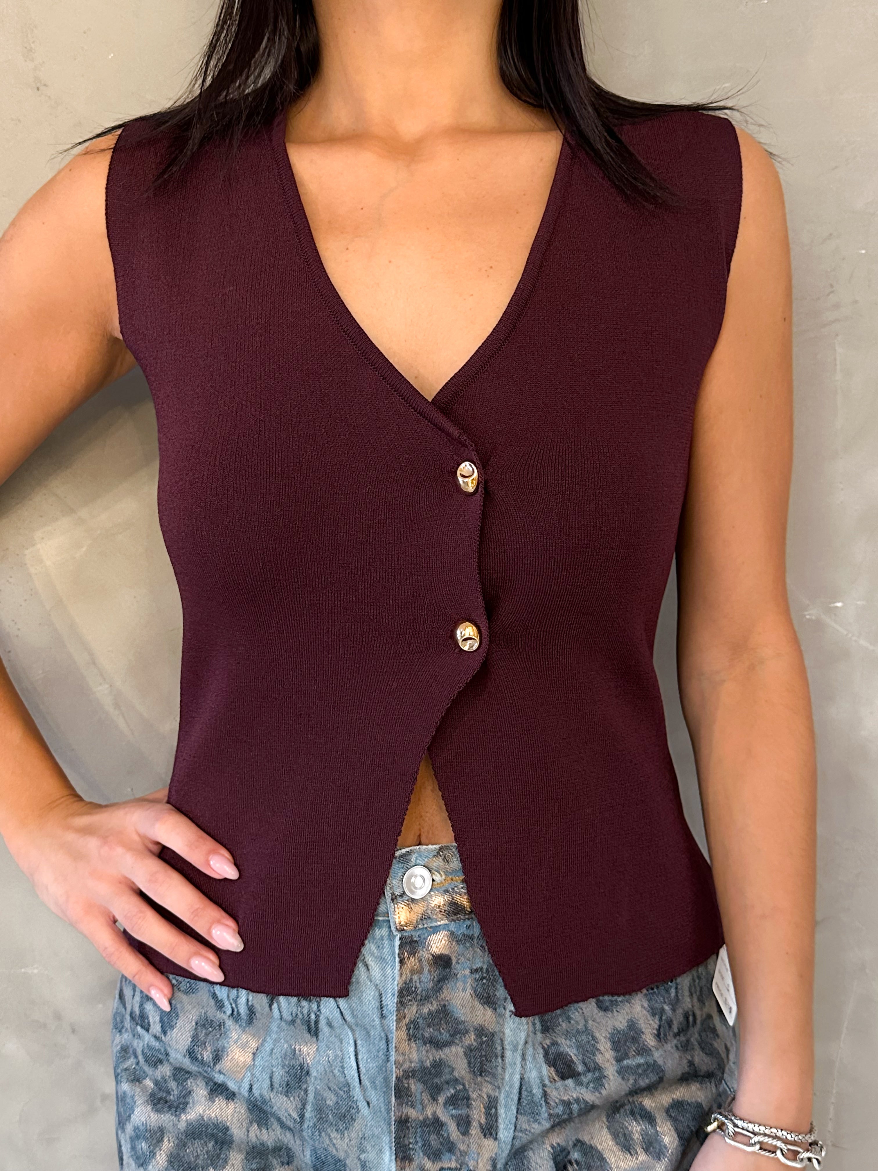 SOLE KNIT TOP IN BURGUNDY