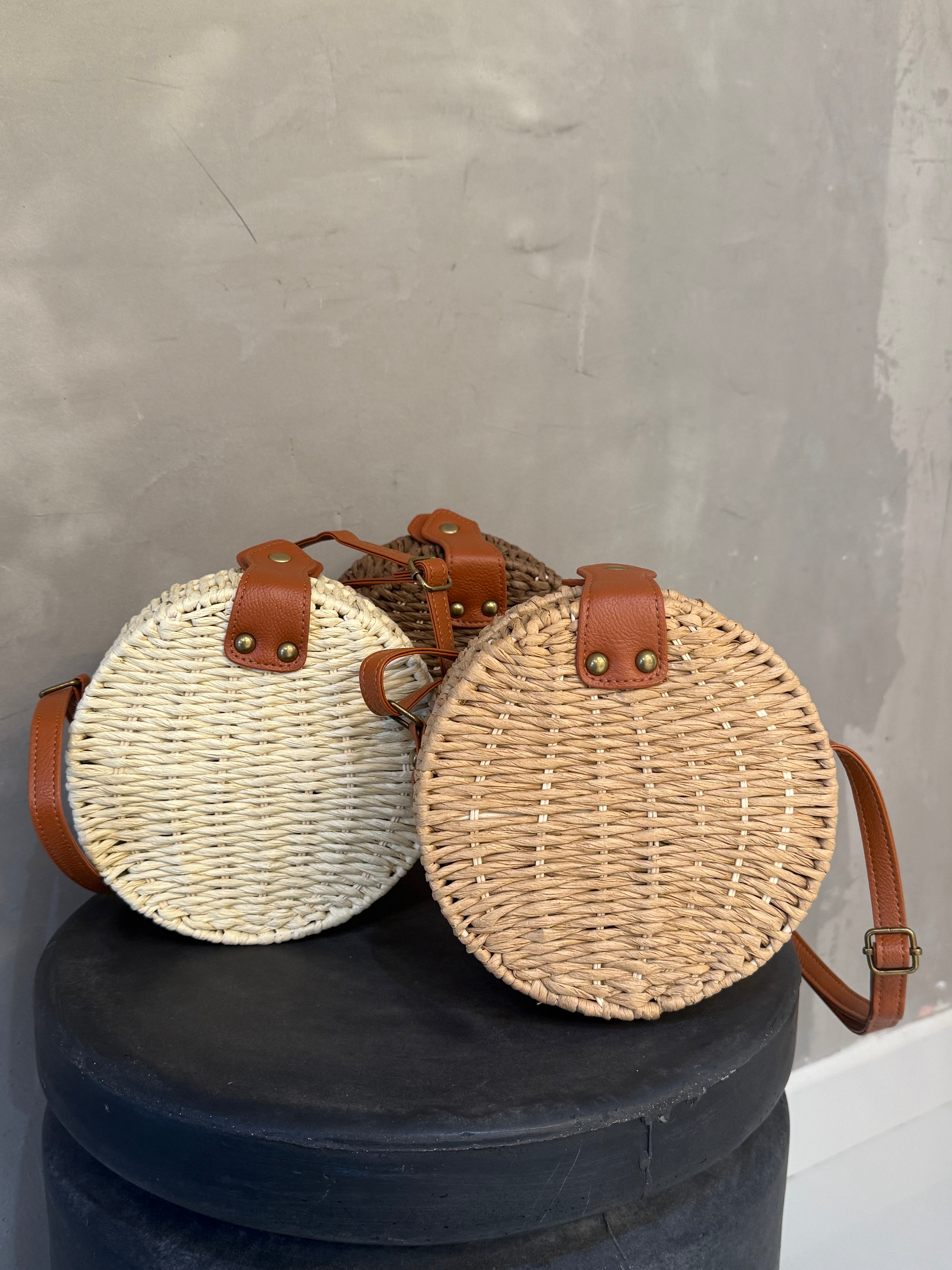 AMAYA ROUND WEAVE STRAW BAG