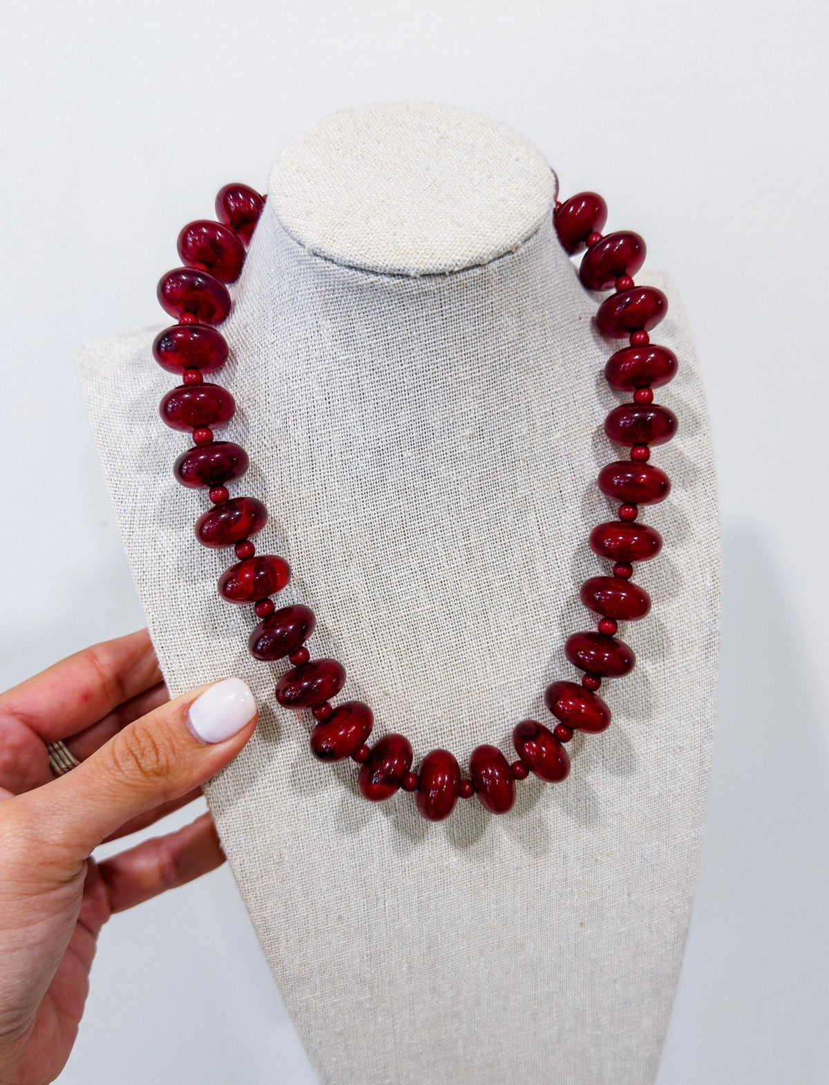 PIA BURGUNDY NECKLACE