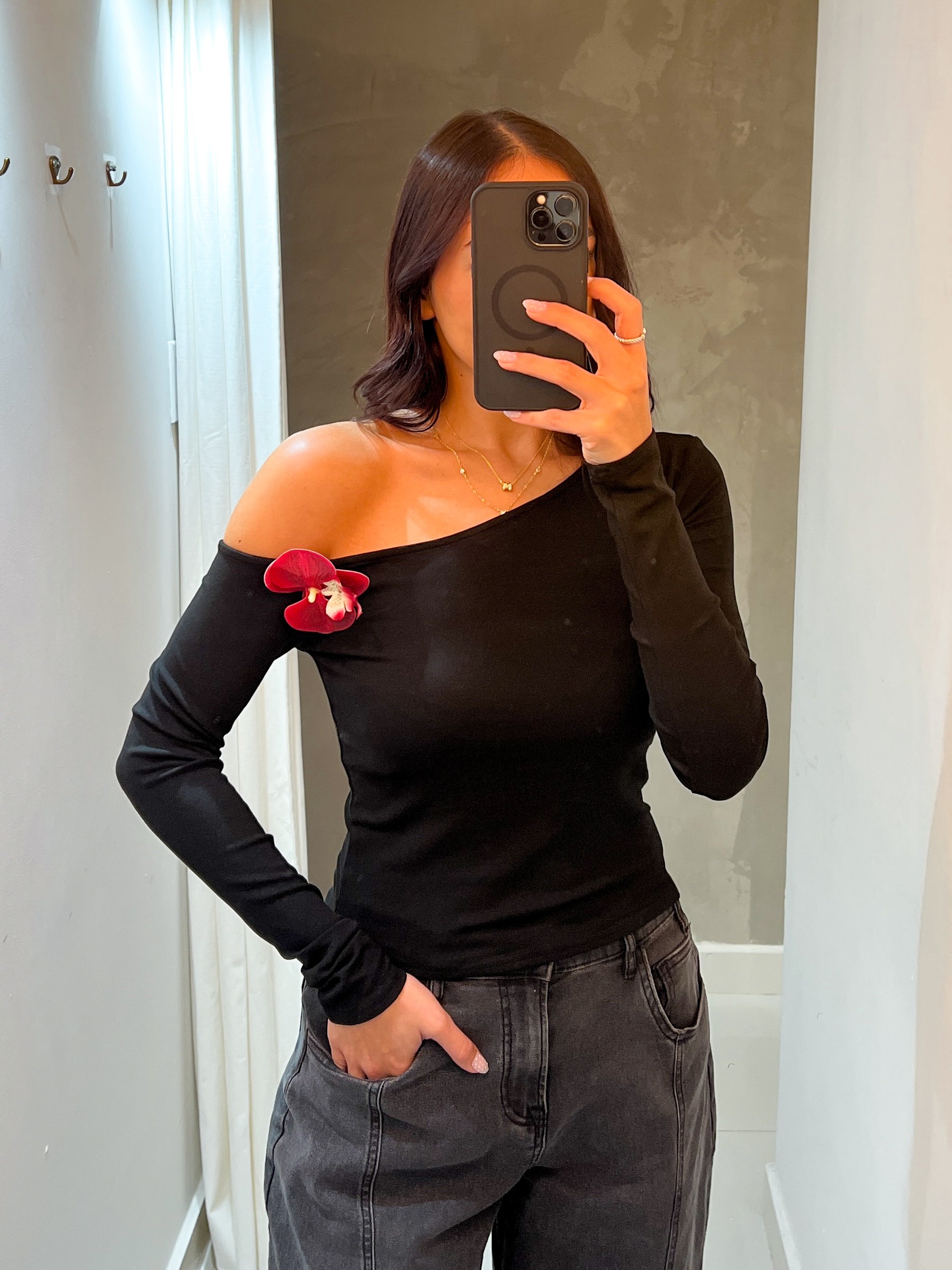 WINNIE LONG SLEEVE FLOWER APLIQUE TOP