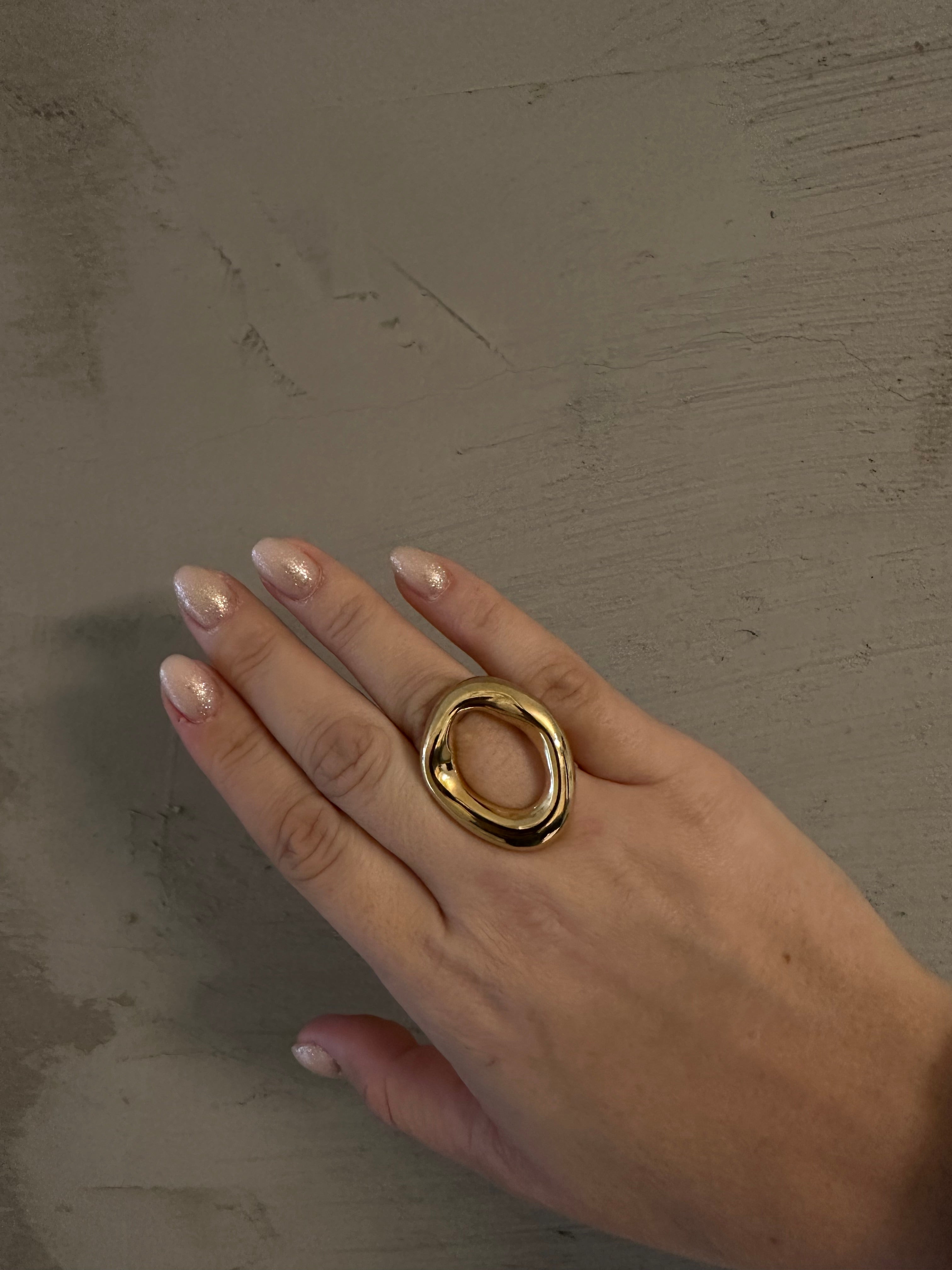 ALEXA LARGE GOLD RING