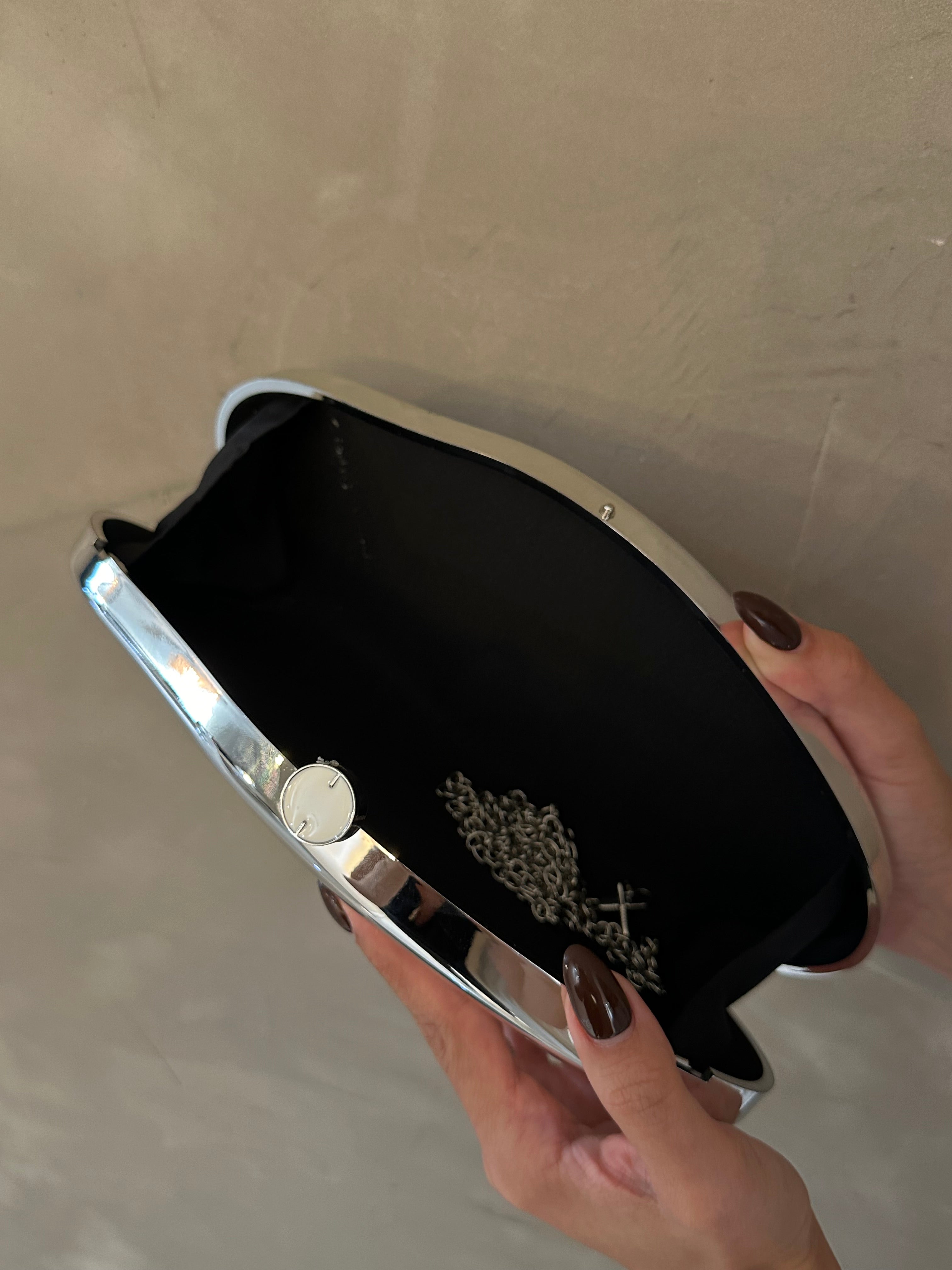 LARISA SILVER CLUTCH