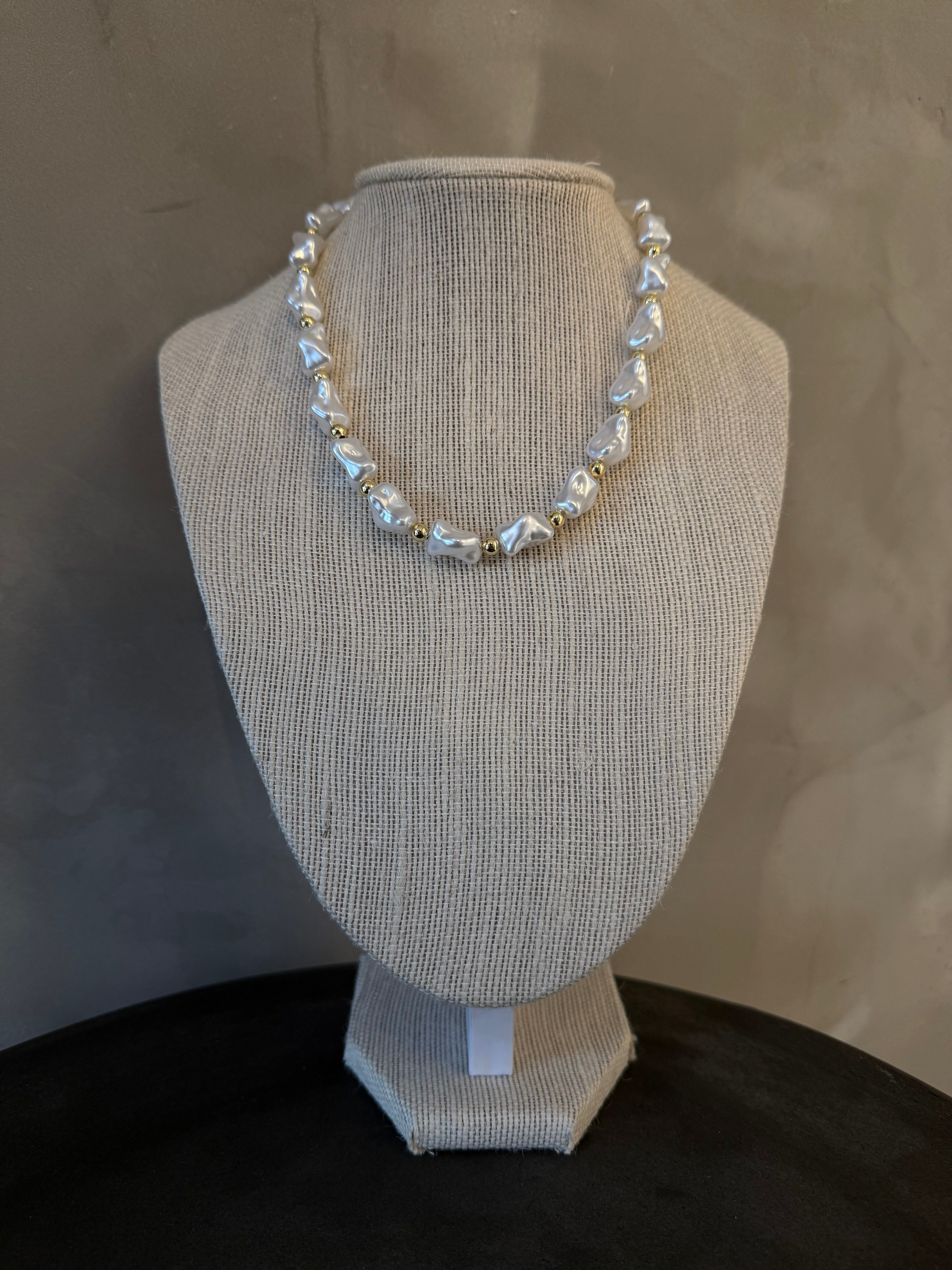 ARABELLA PEARL NECKLACE