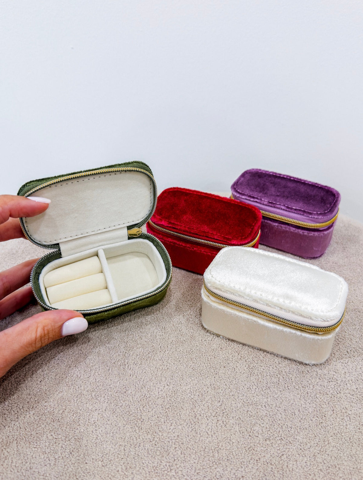 ANAHI VELVET JEWELRY BOX