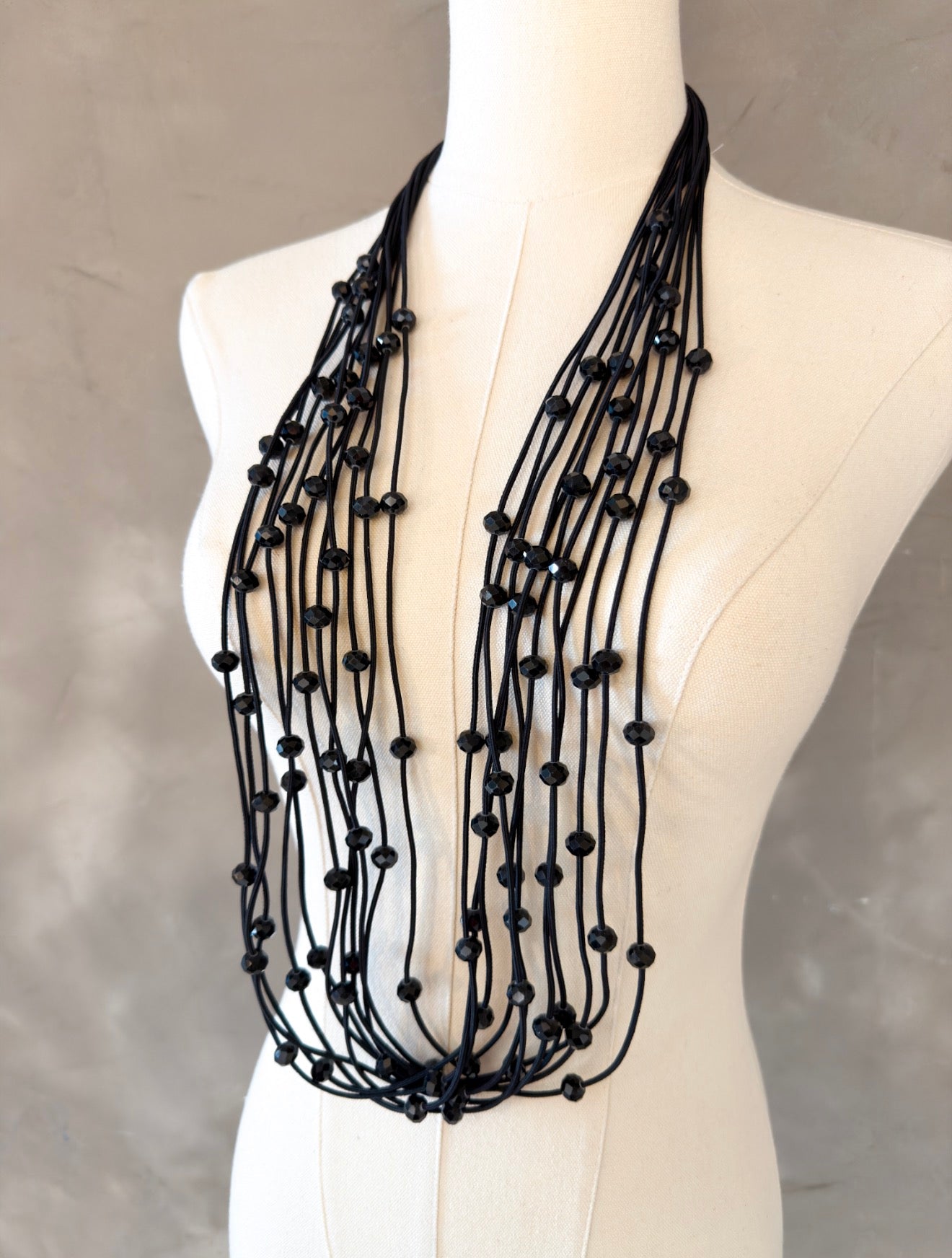 ANINA NECKLACE IN BLACK