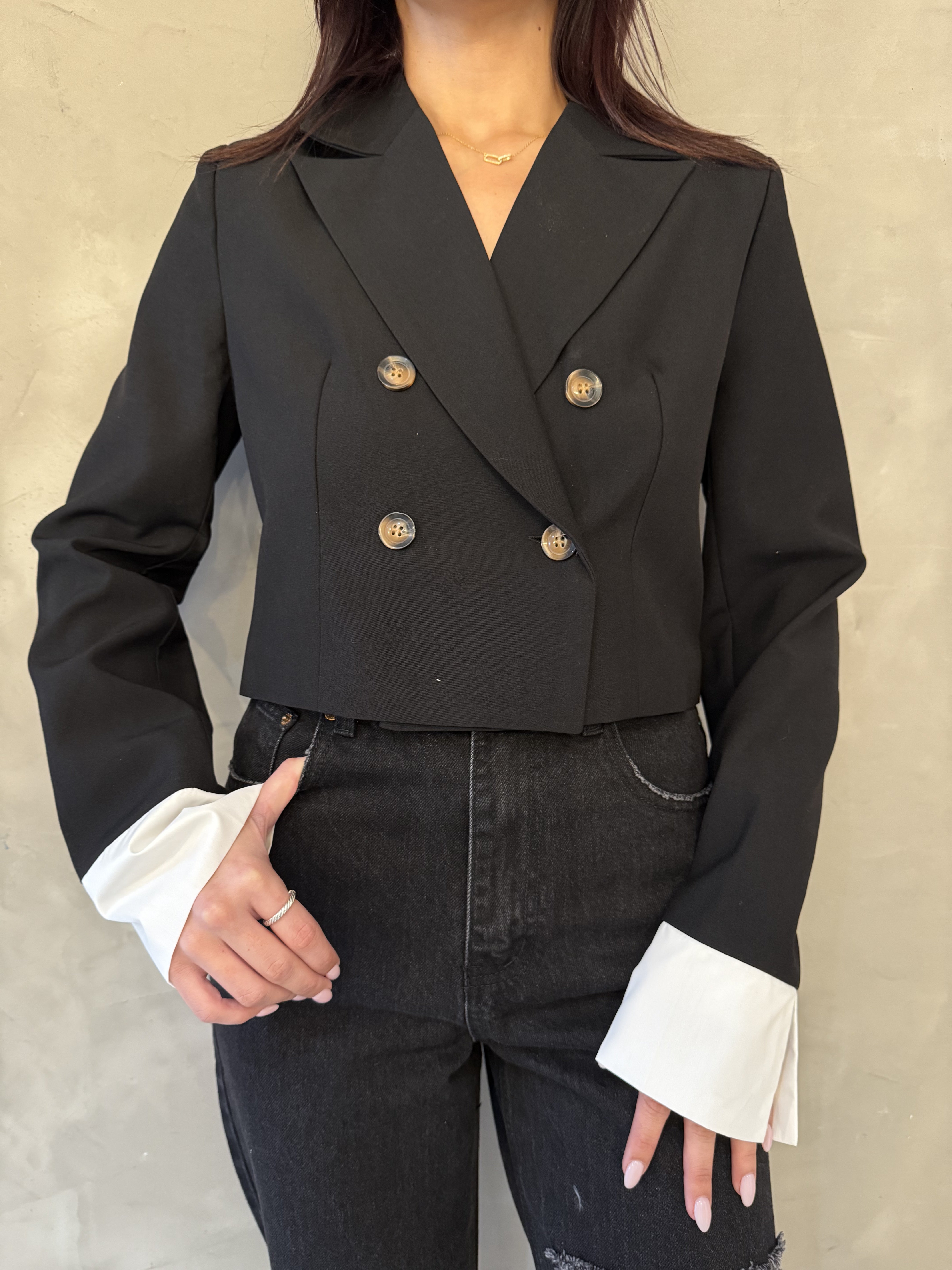 ARYA CROPPED BLACK BLAZER