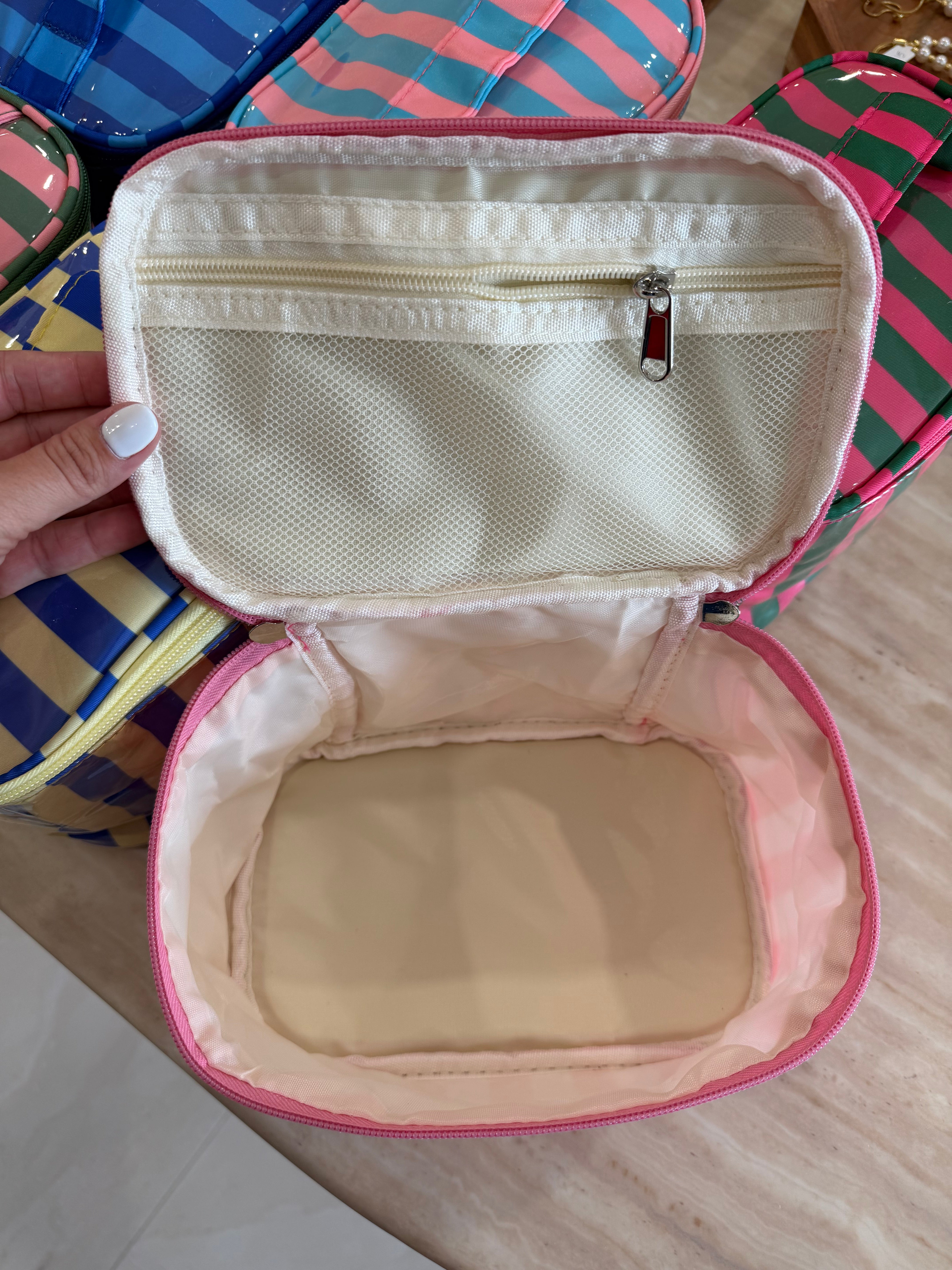 STRIPES VANITY CASE