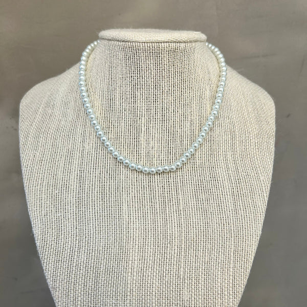 BASIC PEARL NECKLACE